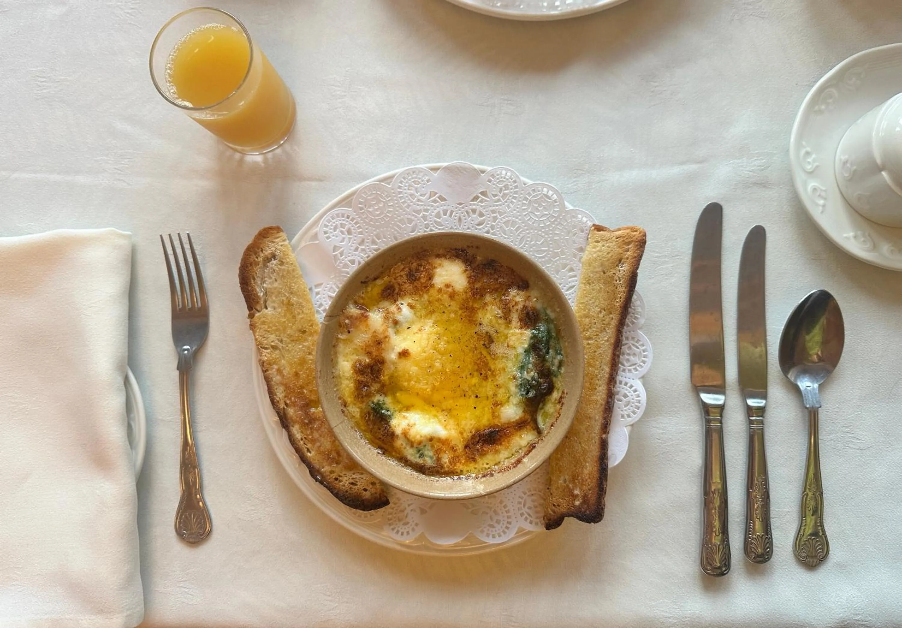 Breakfast in The Robin Hill