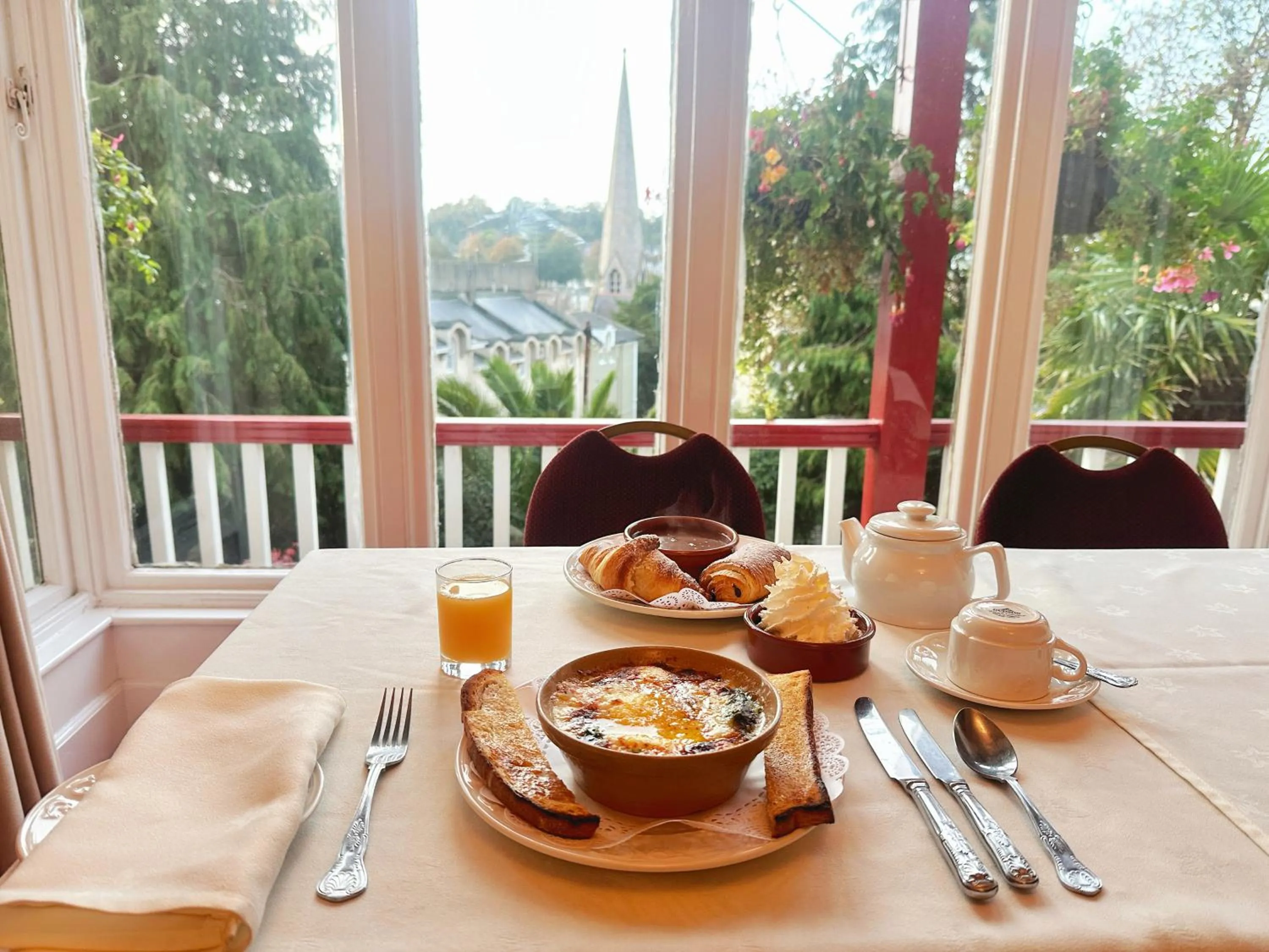 Breakfast in The Robin Hill