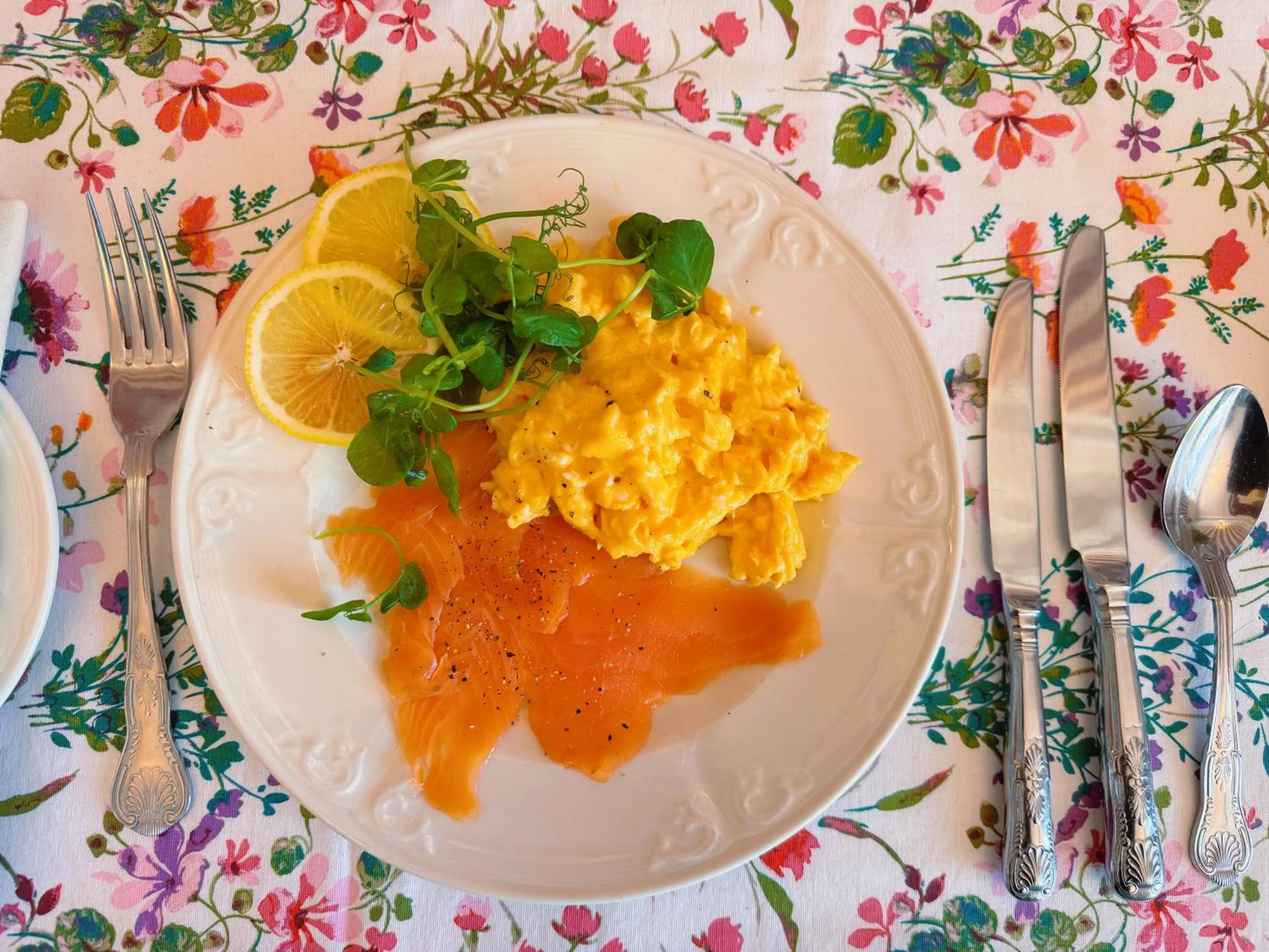 Breakfast in The Robin Hill