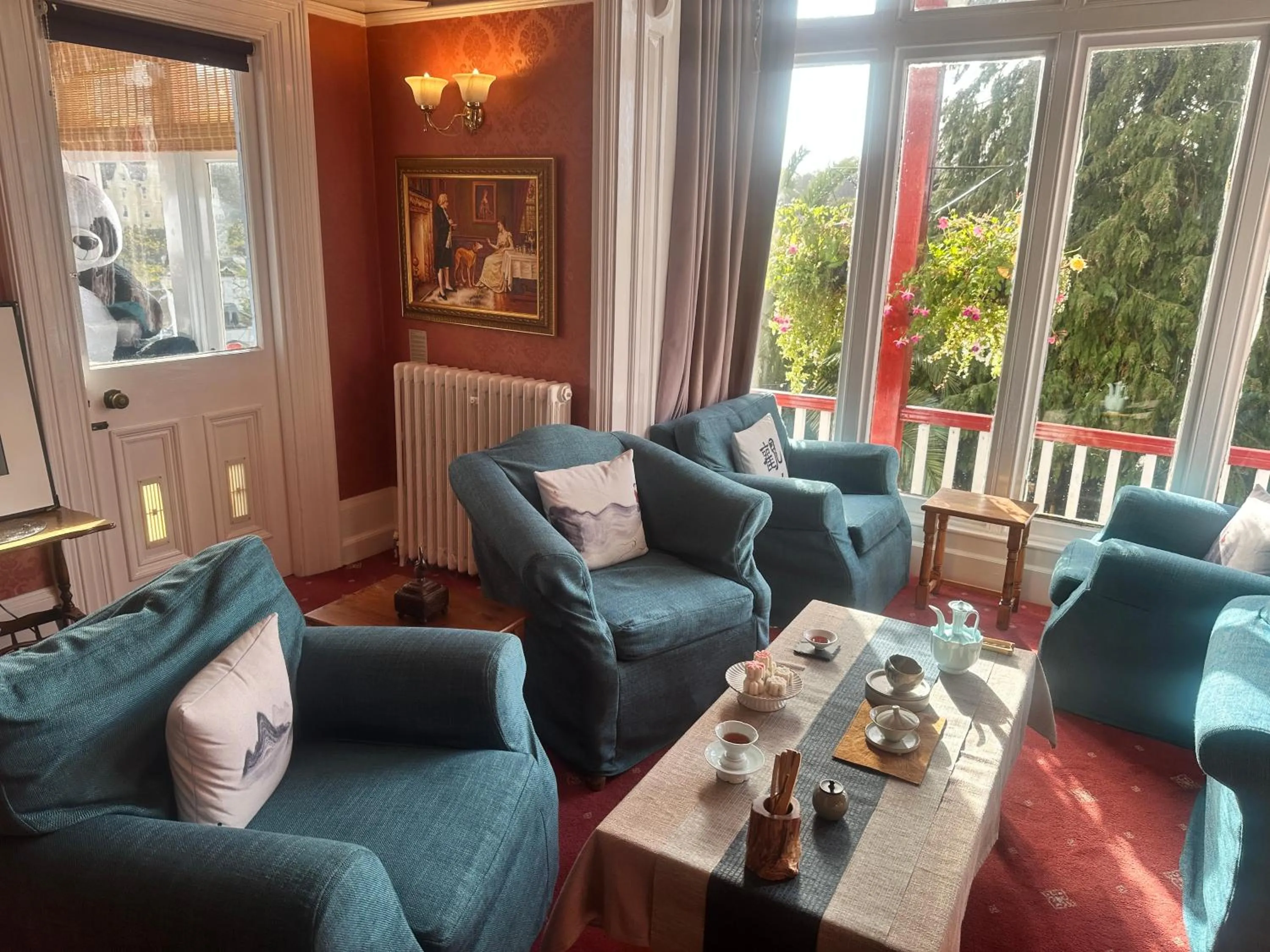 Lounge or bar in The Robin Hill