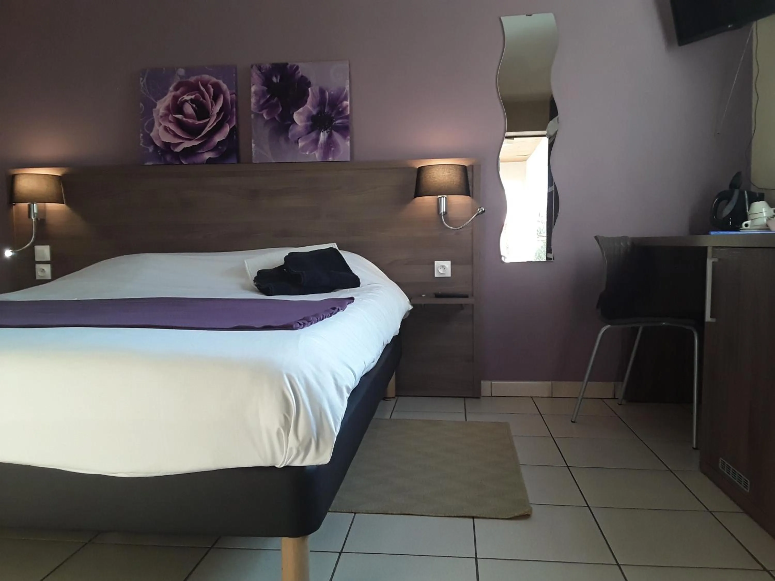 Bed in Relais Motel de Maisonnay