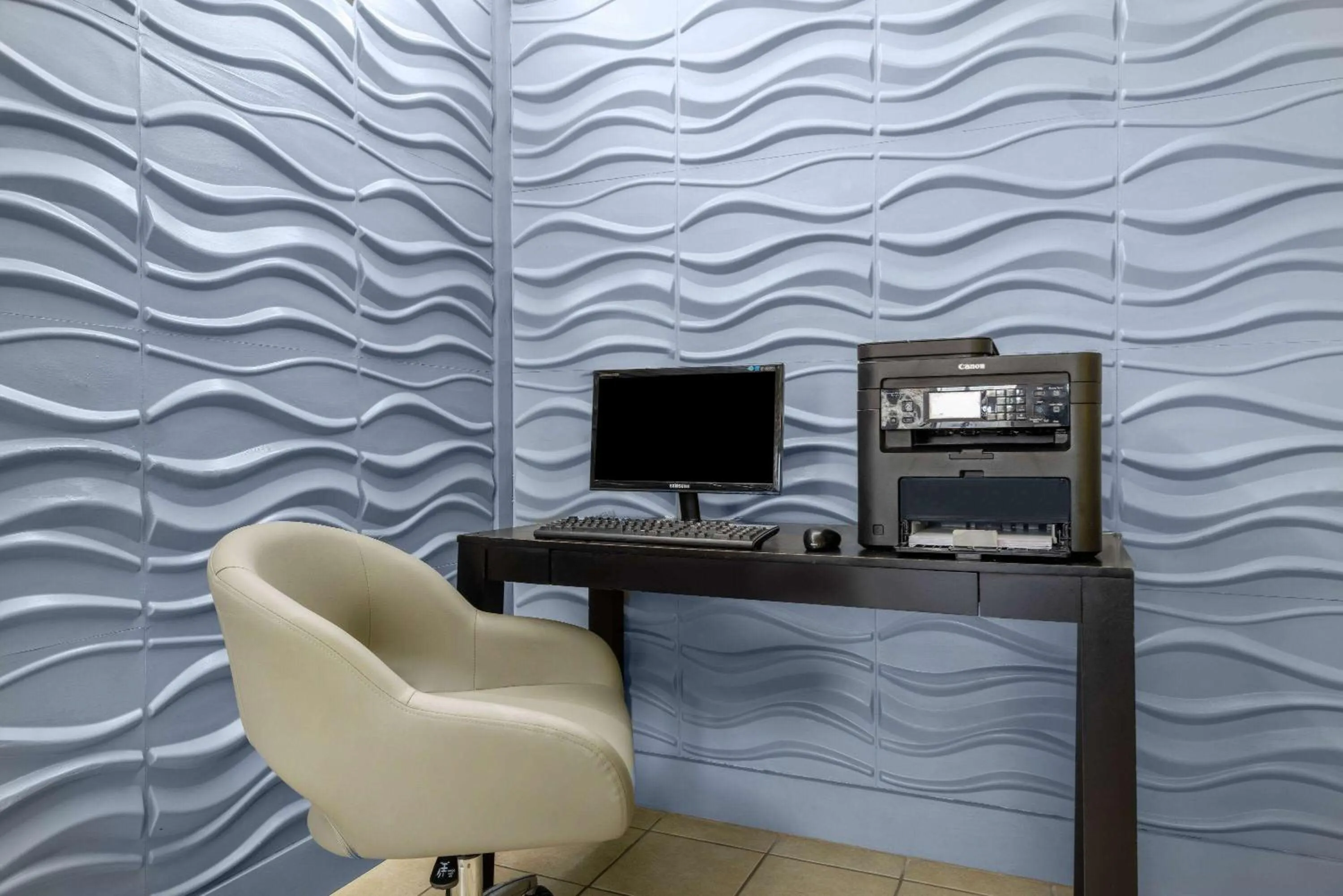 Business facilities in Days Inn & Suites by Wyndham Fort Bragg/Cross Creek Mall