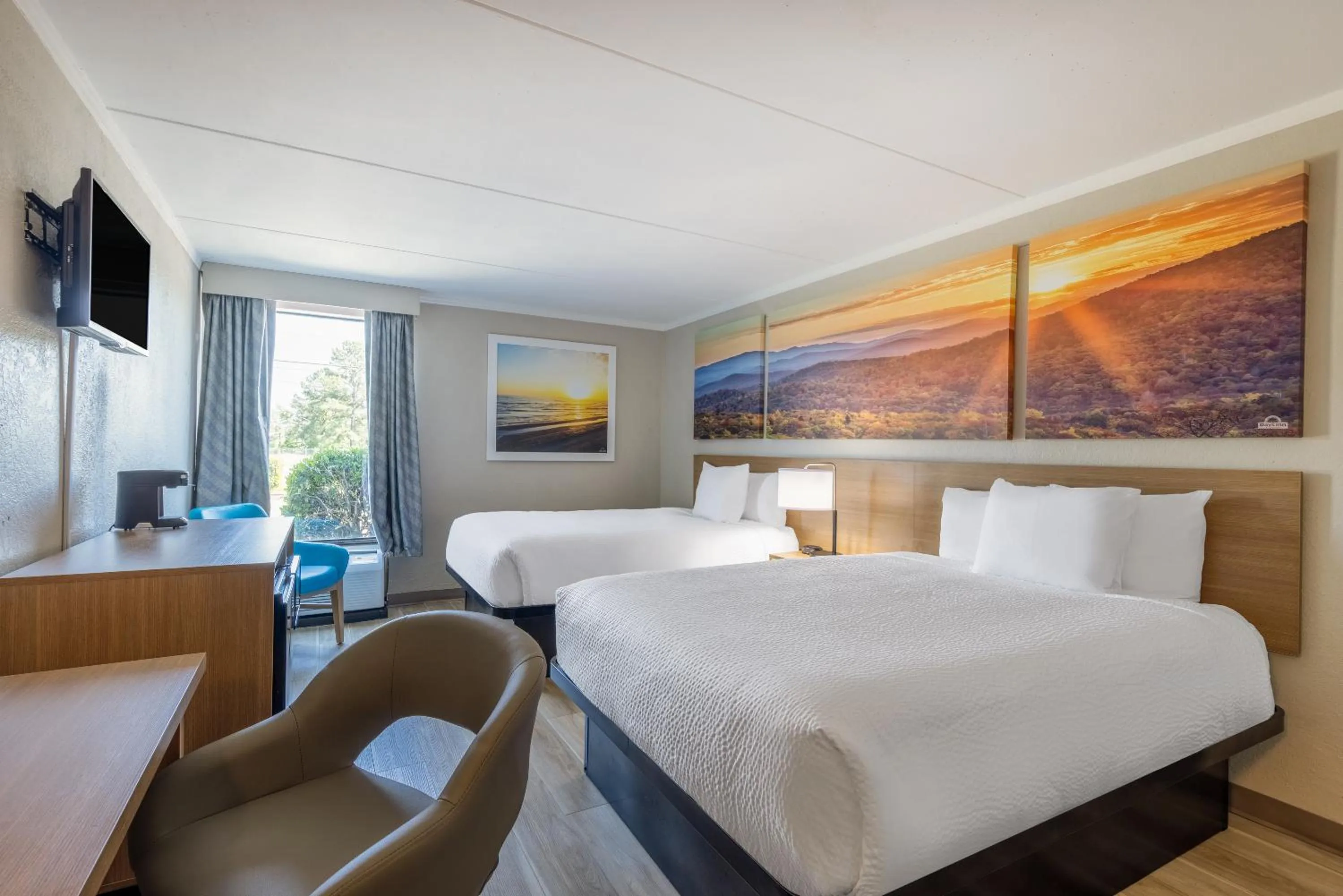 Bed in Days Inn & Suites by Wyndham Fort Bragg/Cross Creek Mall