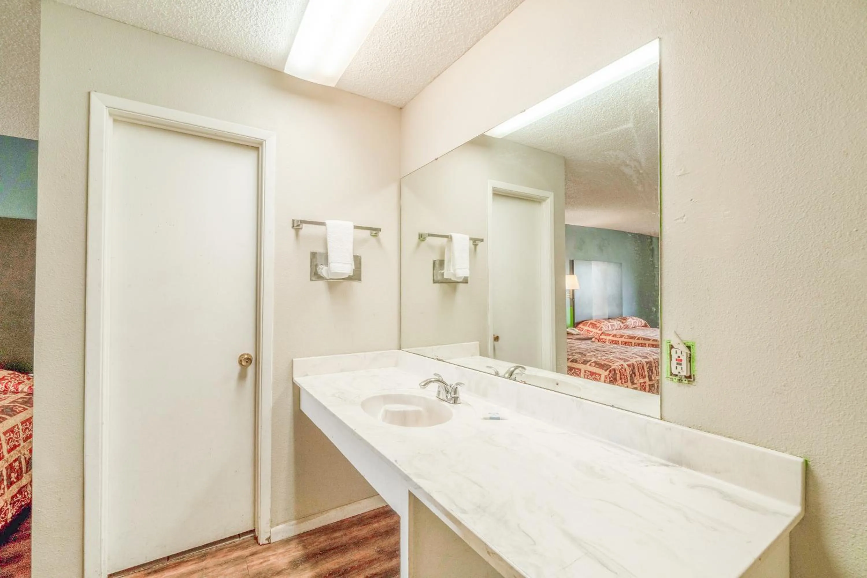 Bathroom in Executive Inn By OYO Mineral Wells US-180