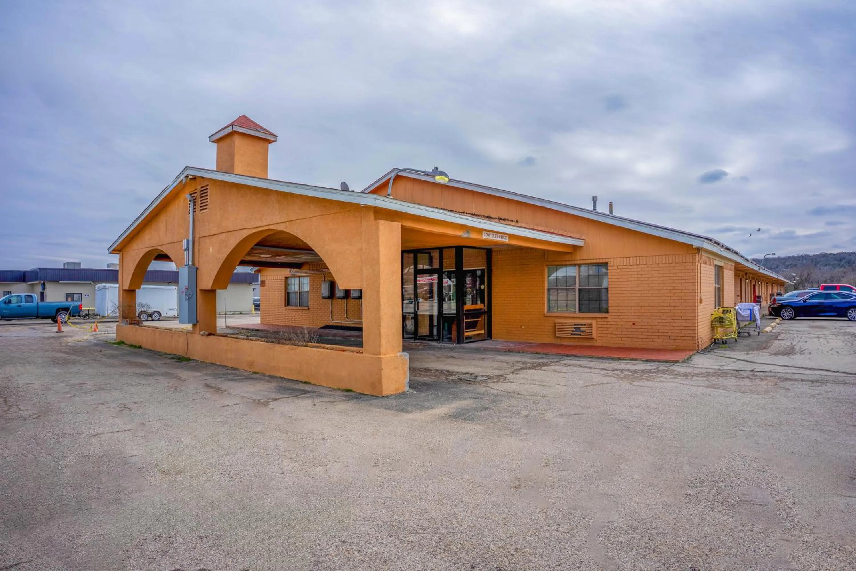 Property building in Executive Inn By OYO Mineral Wells US-180