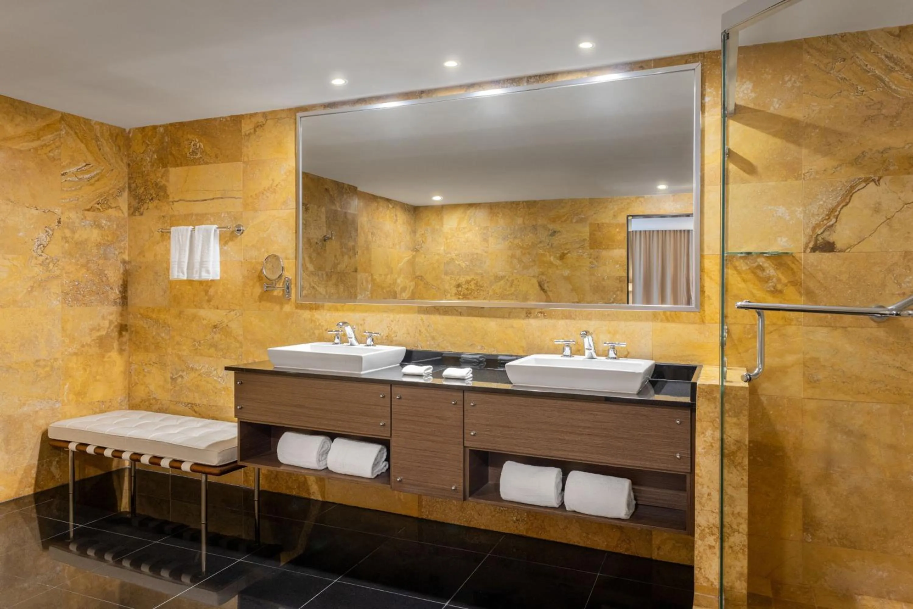 Bathroom in Le Meridien Panama