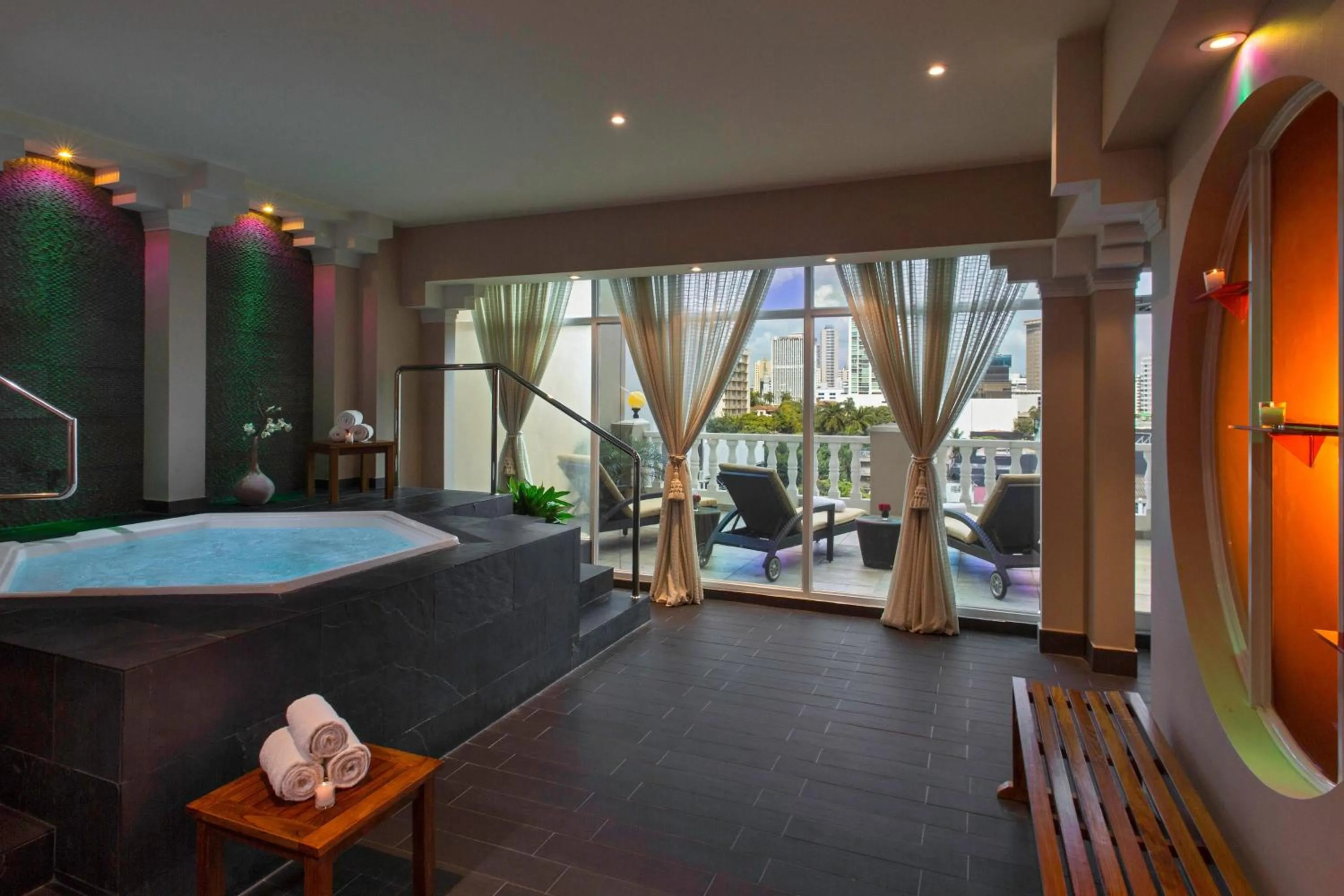 Swimming pool in Le Meridien Panama