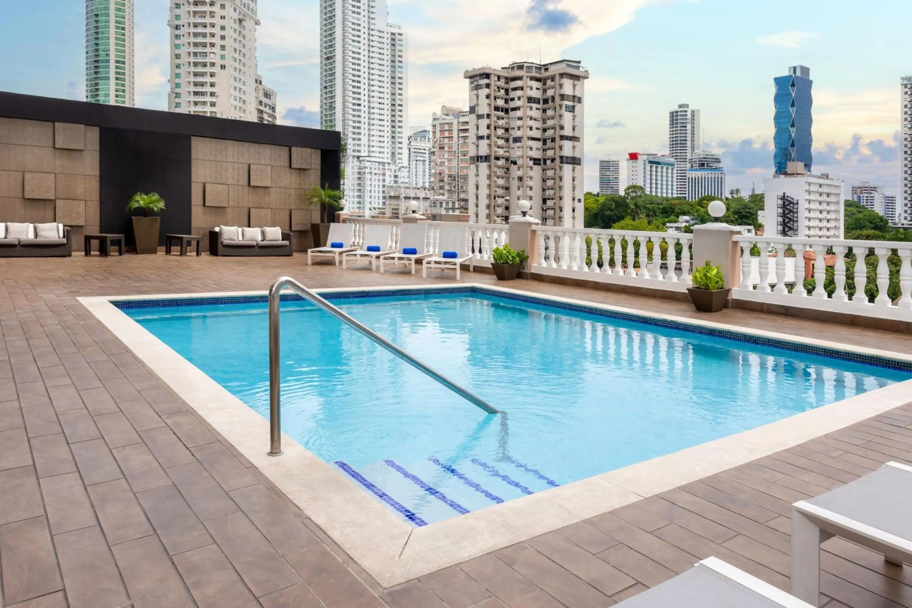 Swimming pool in Le Meridien Panama