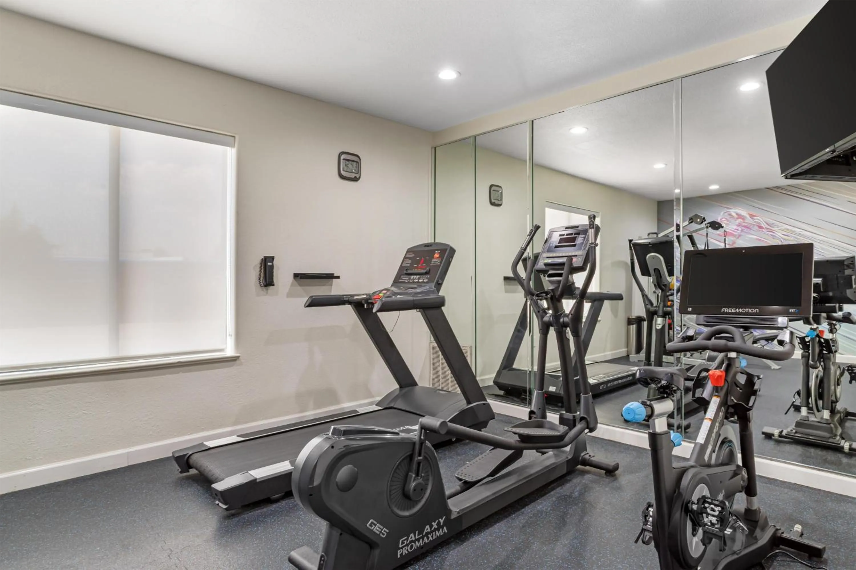 Fitness centre/facilities in Best Western Plus North Houston Inn & Suites