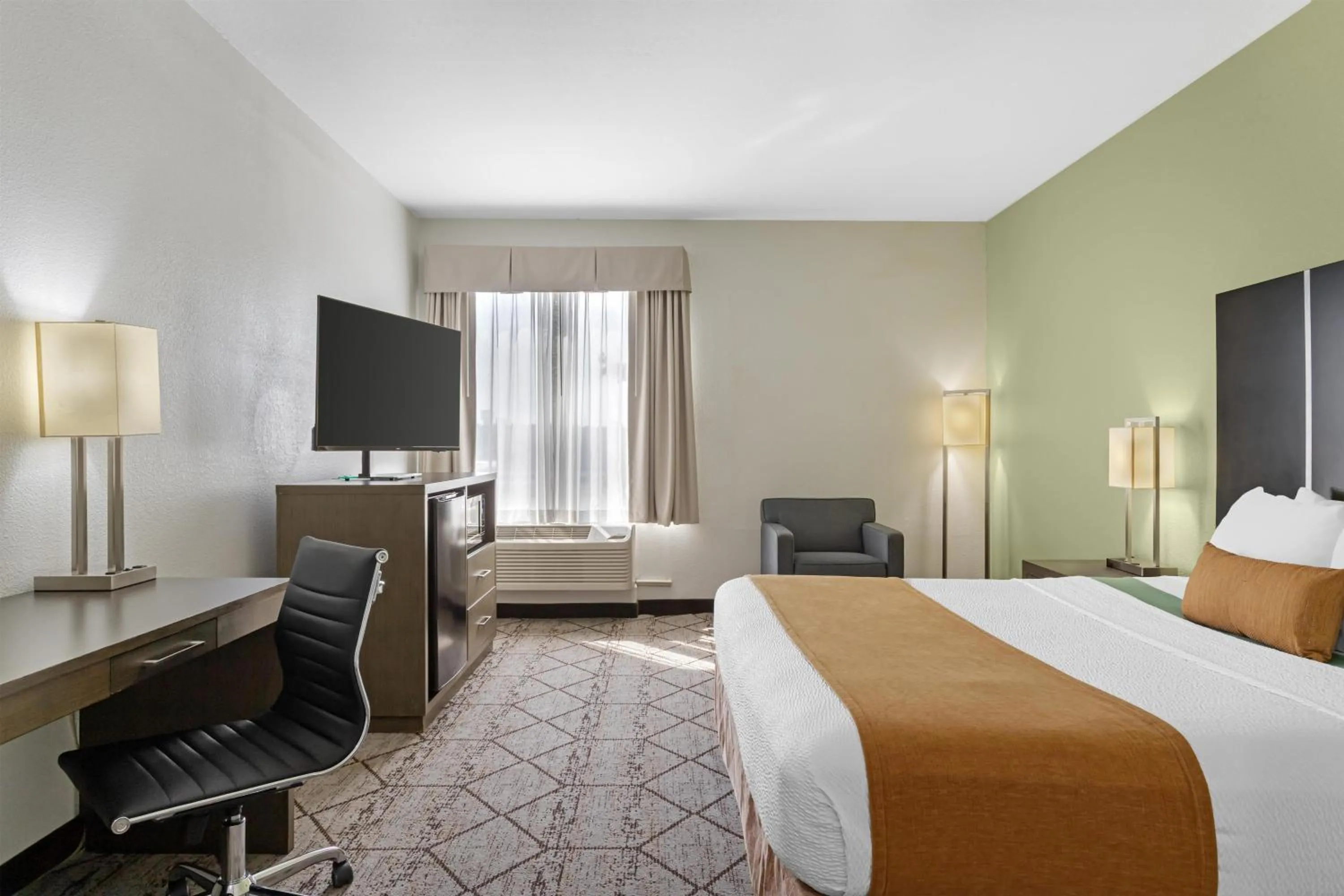 Bedroom, Bed in Best Western Plus North Houston Inn & Suites