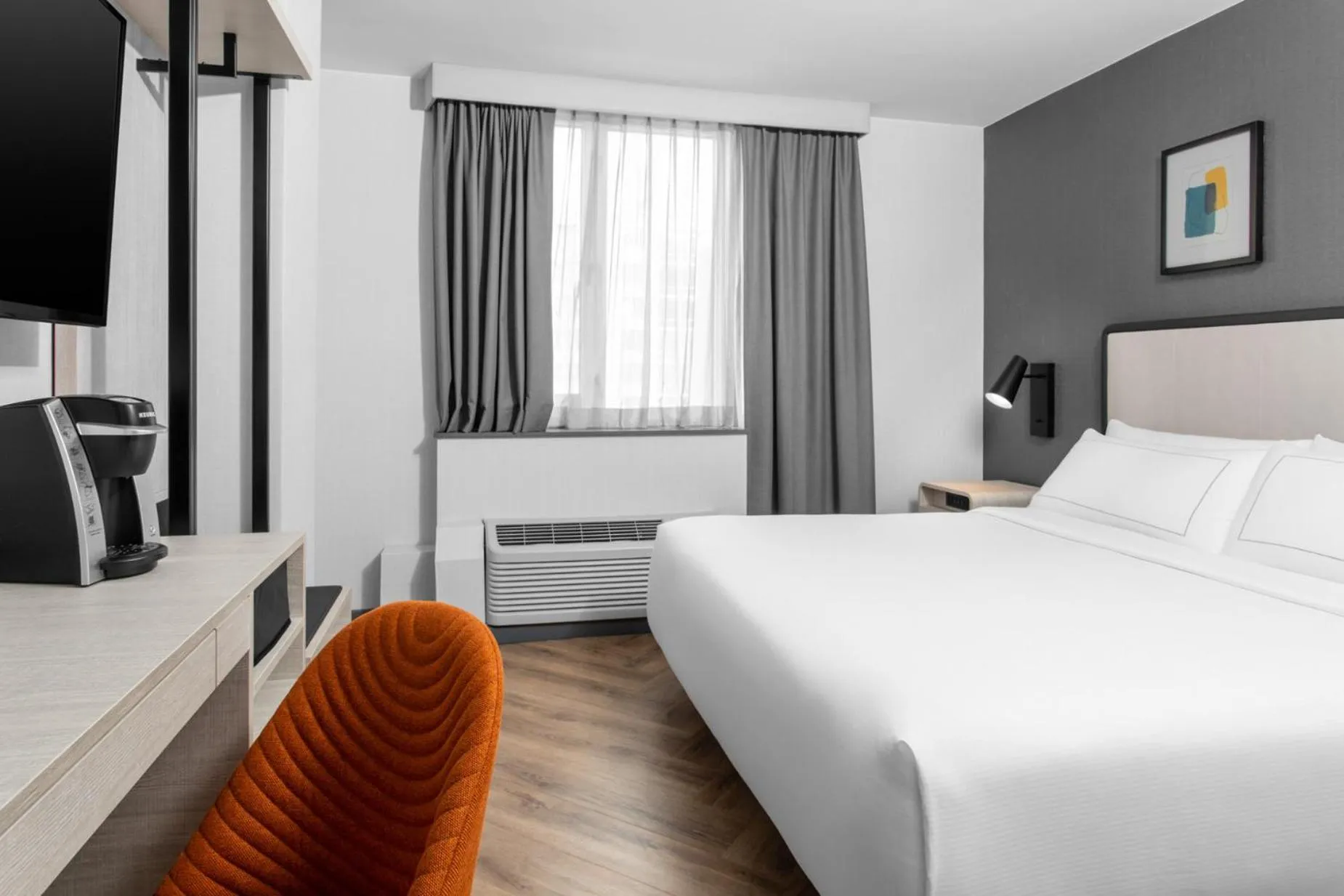 Photo of the whole room, Bed in voco Times Square South New York by IHG