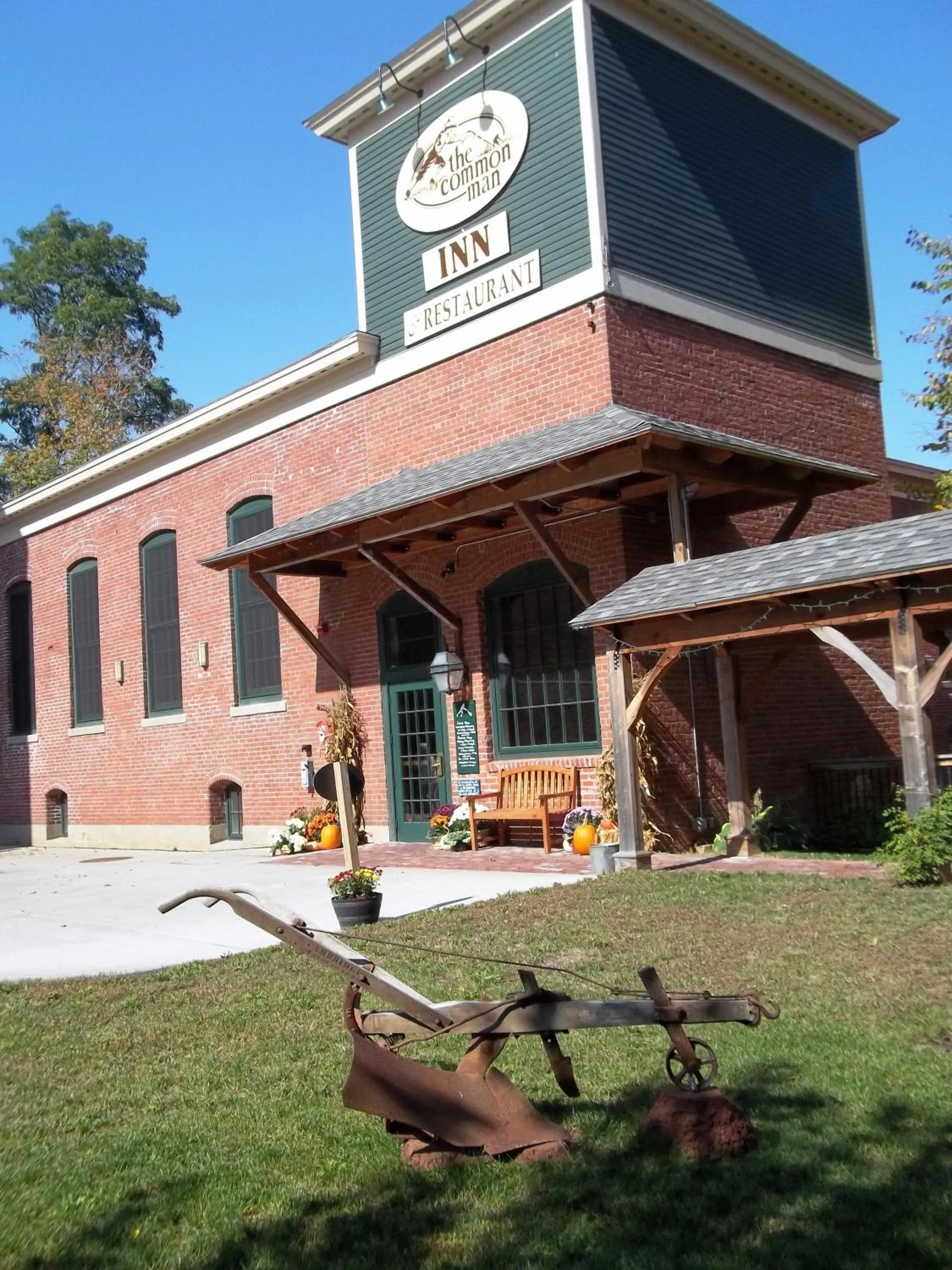 Restaurant/places to eat in The Common Man Inn & Restaurant