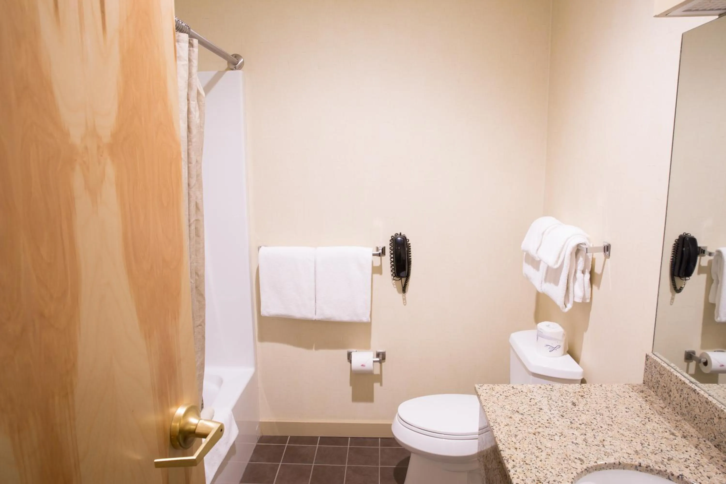Bathroom in The Common Man Inn & Restaurant