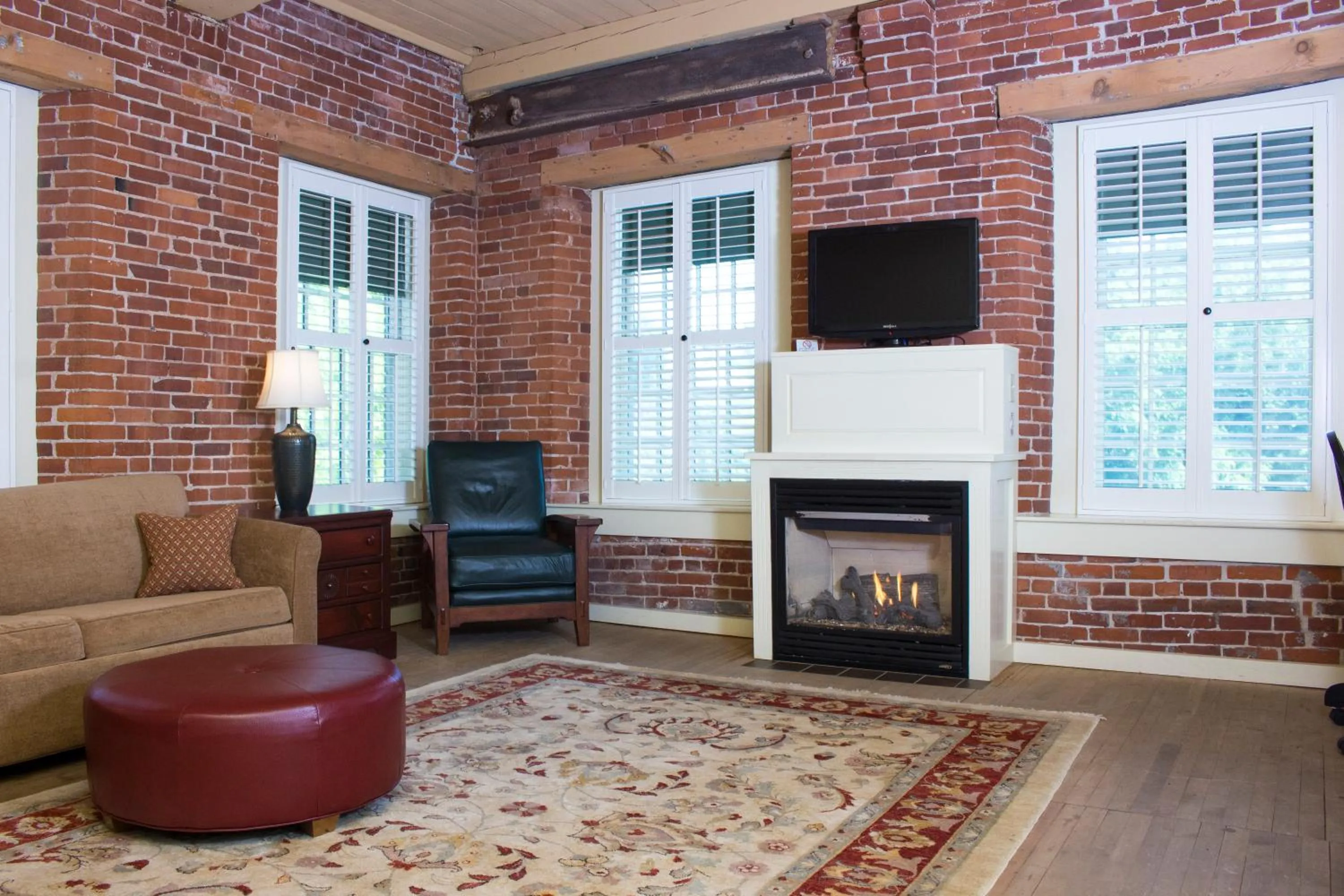 Seating area in The Common Man Inn & Restaurant