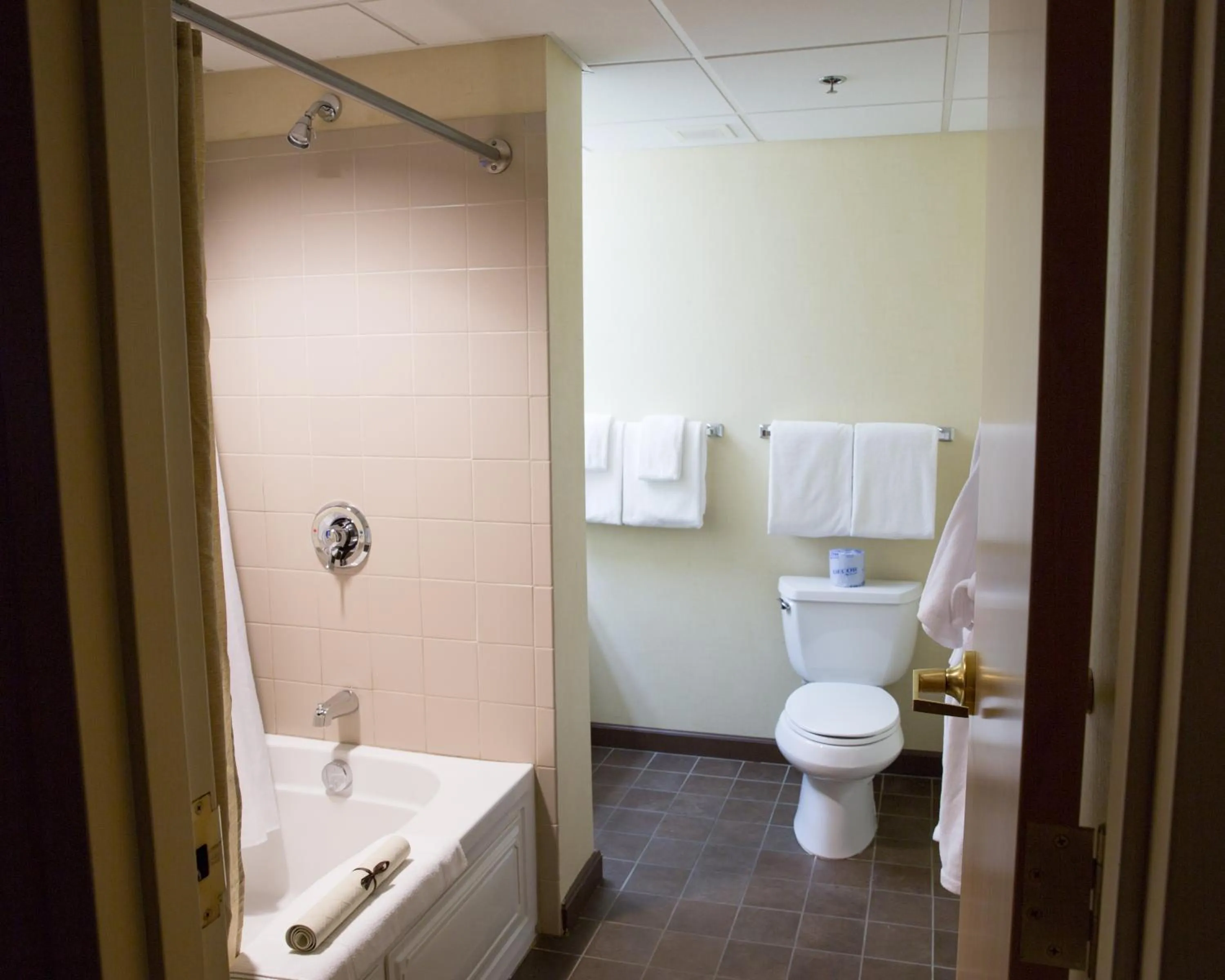 Bathroom in The Common Man Inn & Restaurant