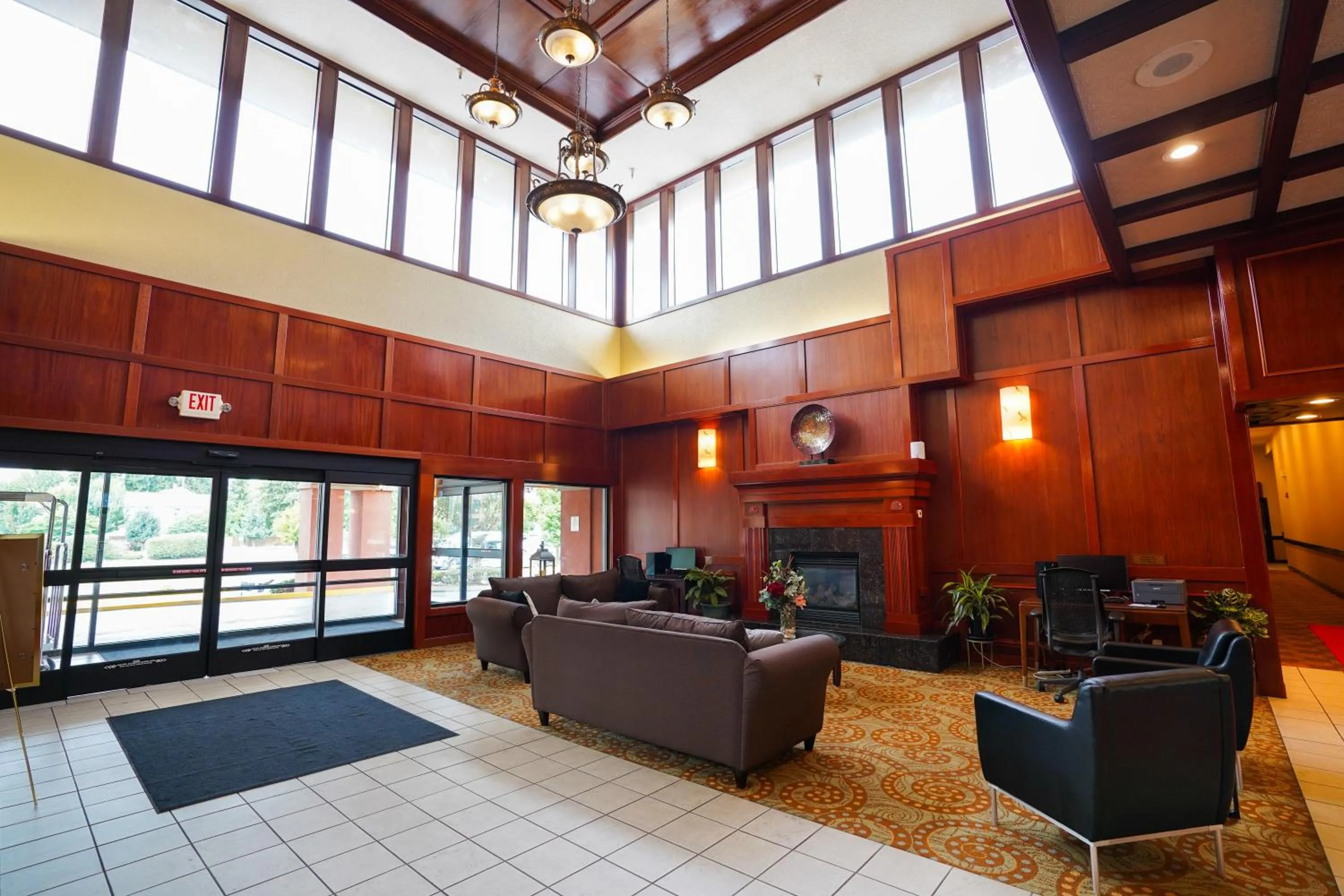 Lobby or reception in Ramada by Wyndham Tukwila Southcenter