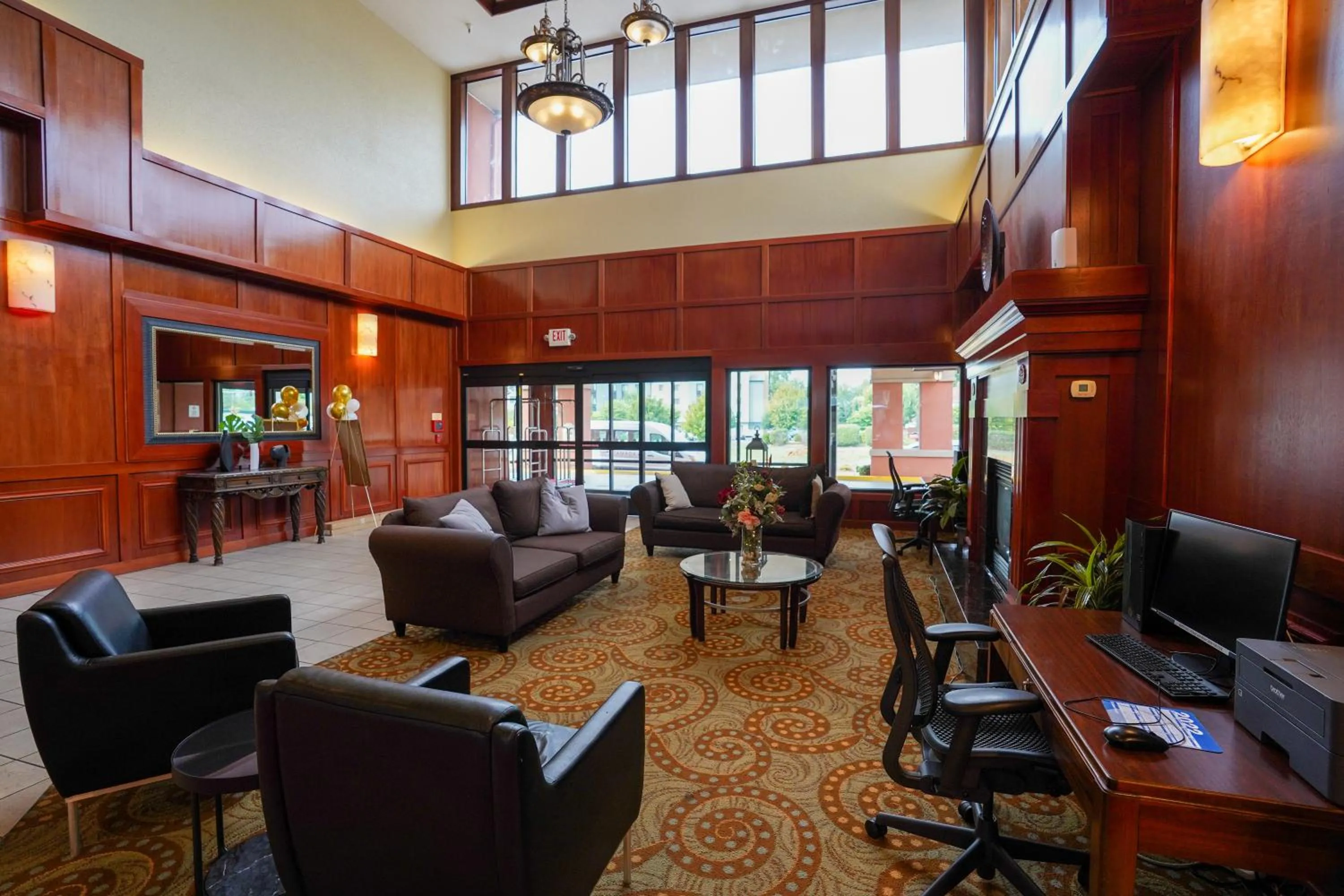 Lobby or reception in Ramada by Wyndham Tukwila Southcenter