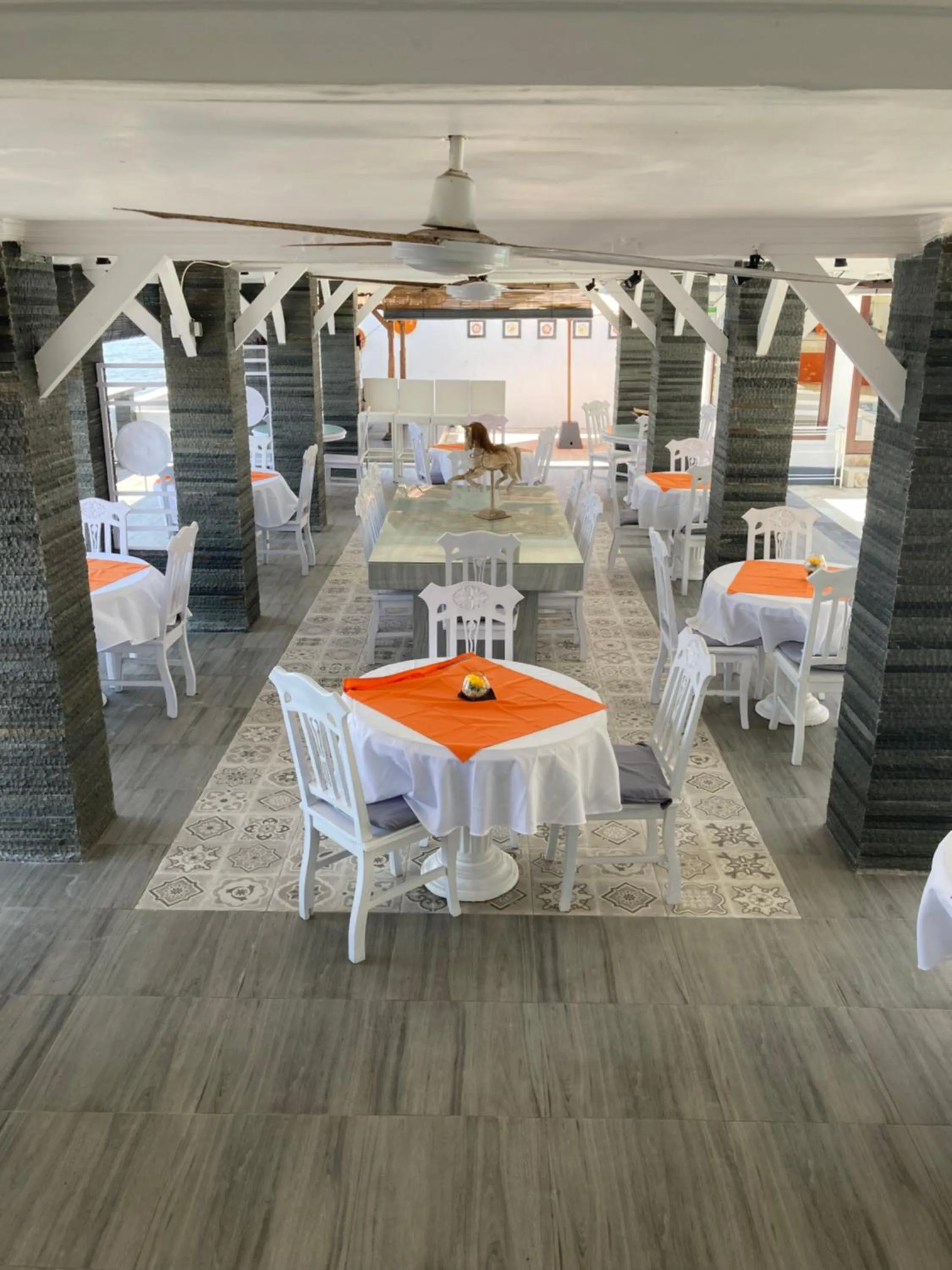 Restaurant/places to eat in Villa Agung Beach Inn