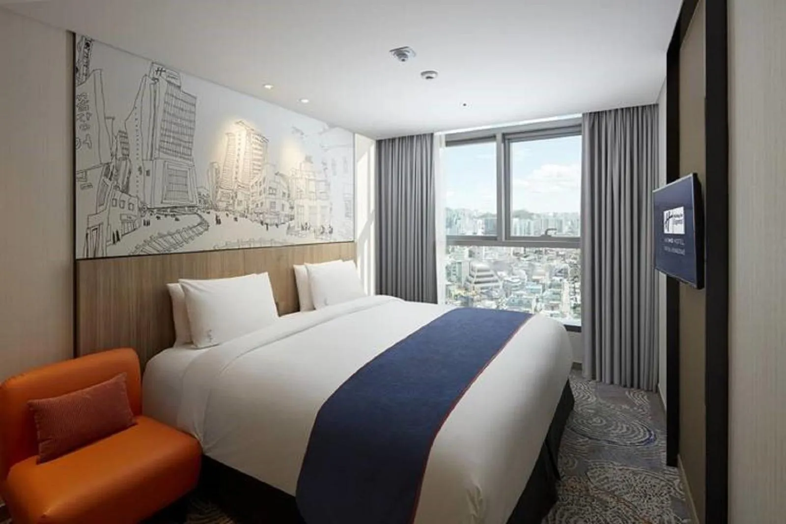 Photo of the whole room, Bed in Holiday Inn Express Seoul Hongdae by IHG