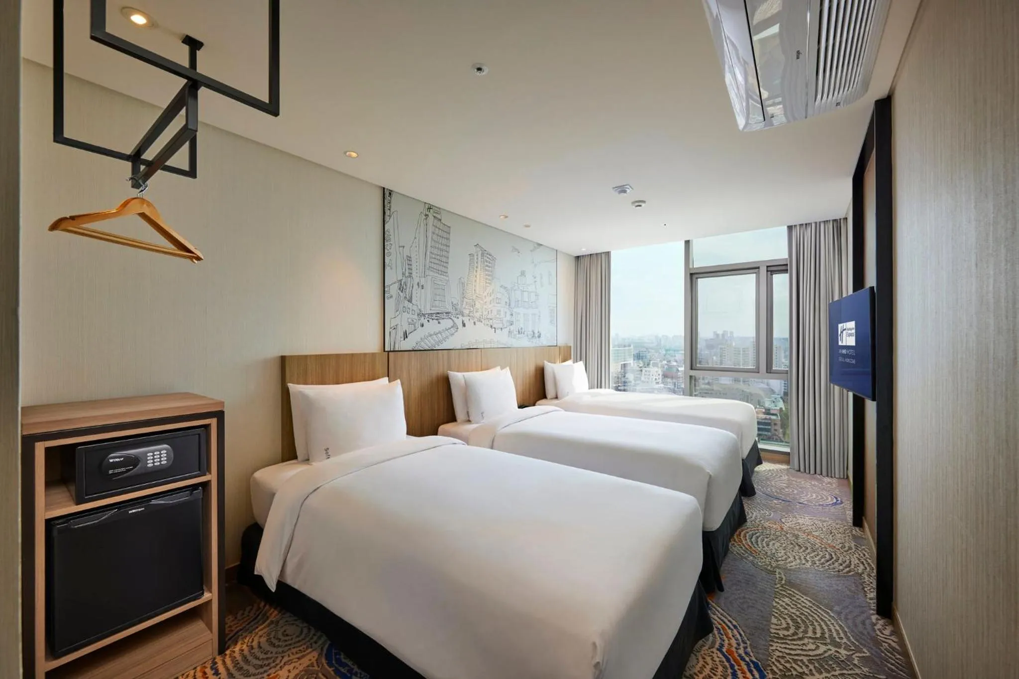 Photo of the whole room, Bed in Holiday Inn Express Seoul Hongdae by IHG