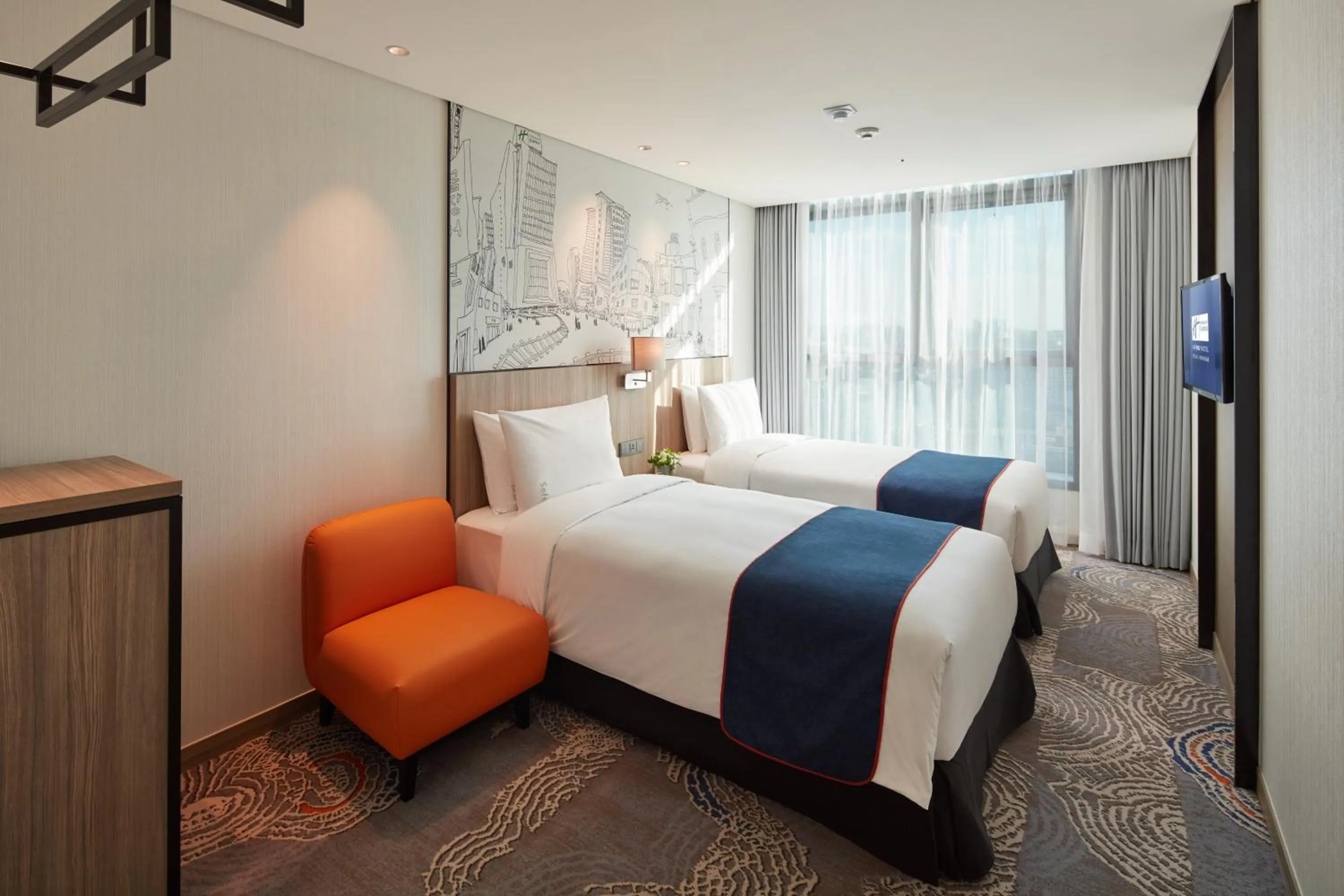 Photo of the whole room, Bed in Holiday Inn Express Seoul Hongdae by IHG
