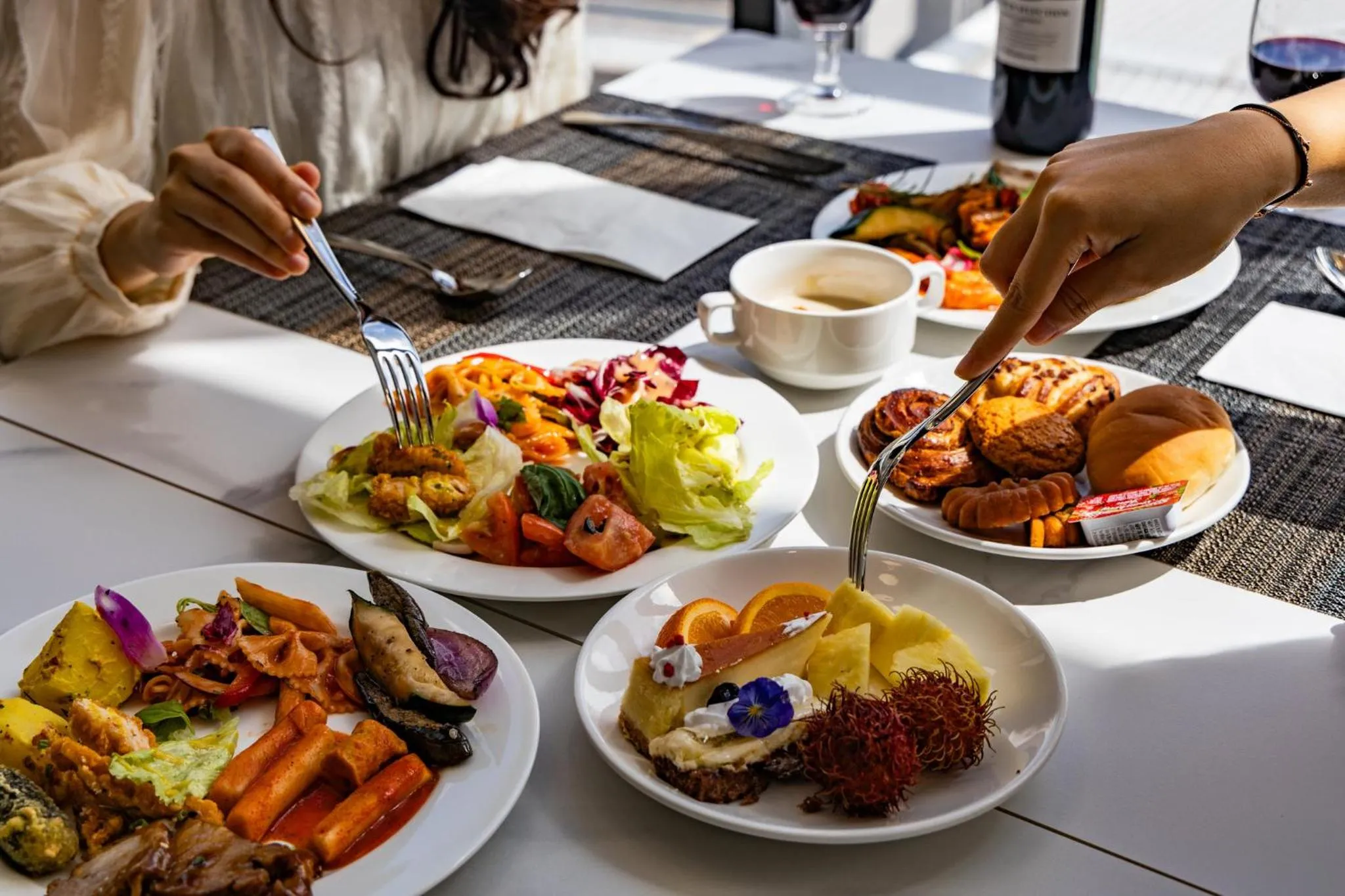 Restaurant/places to eat in Holiday Inn Express Seoul Hongdae by IHG