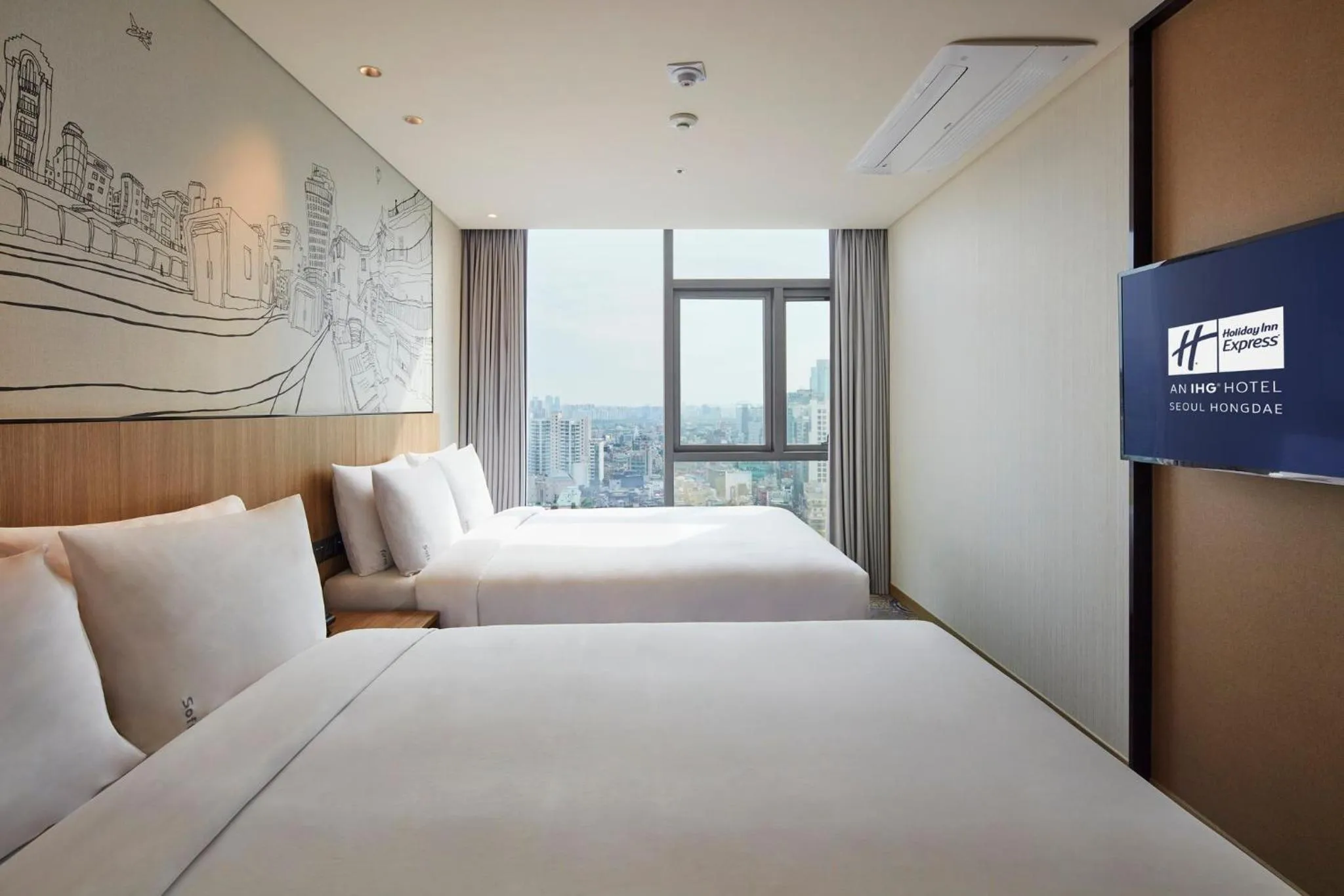 Photo of the whole room, Bed in Holiday Inn Express Seoul Hongdae by IHG