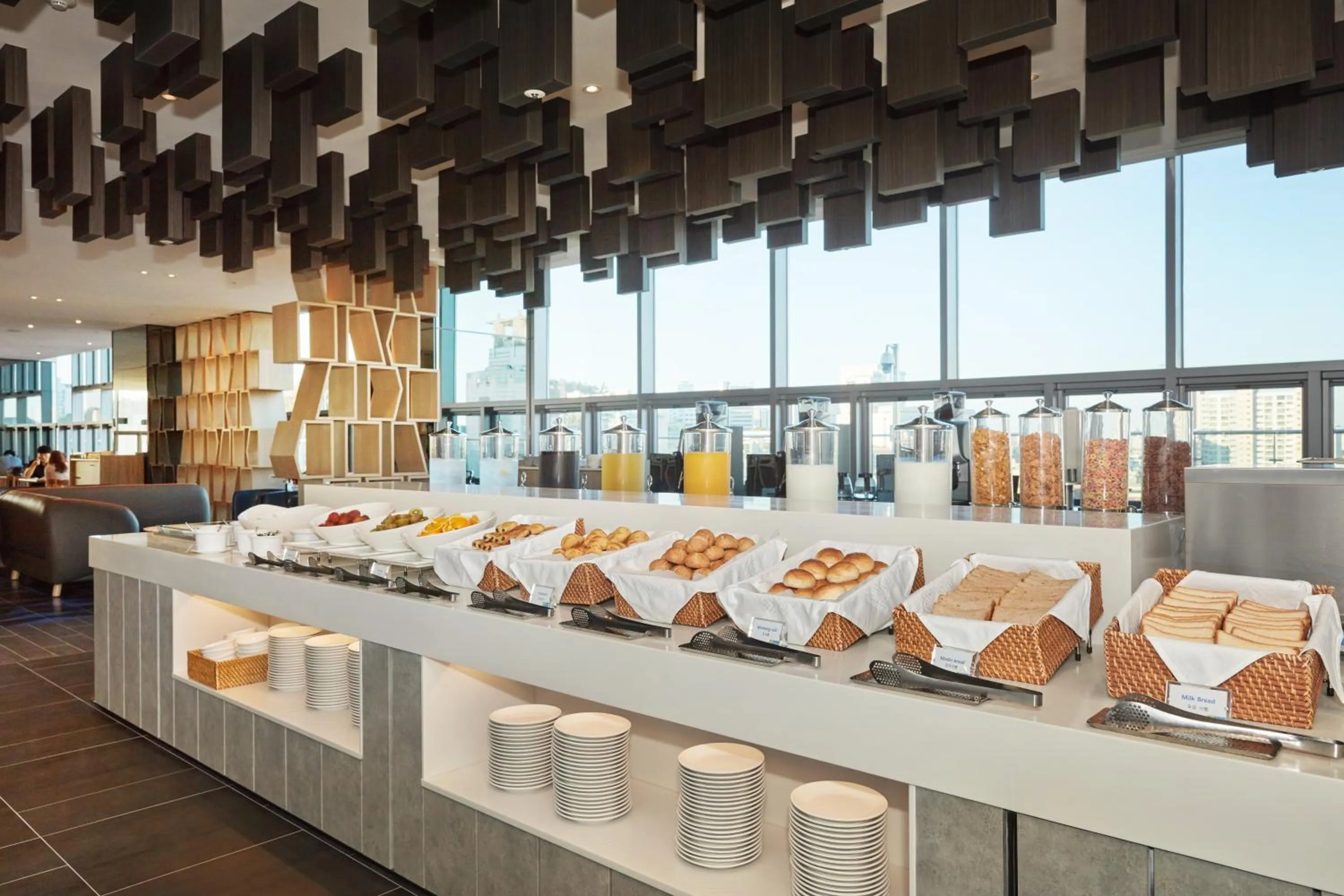 Breakfast in Holiday Inn Express Seoul Hongdae by IHG