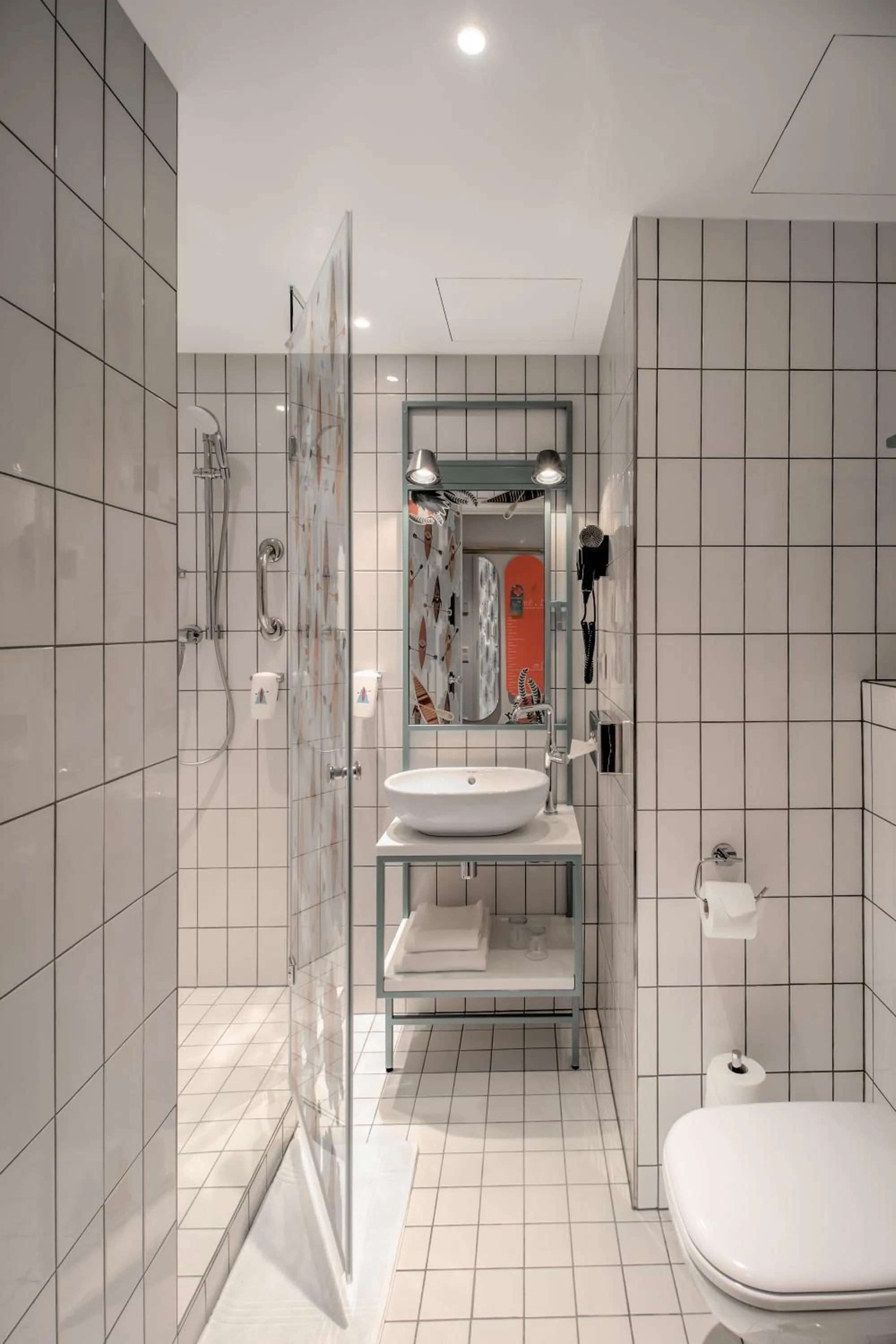 Shower in ibis Styles Warszawa Centrum