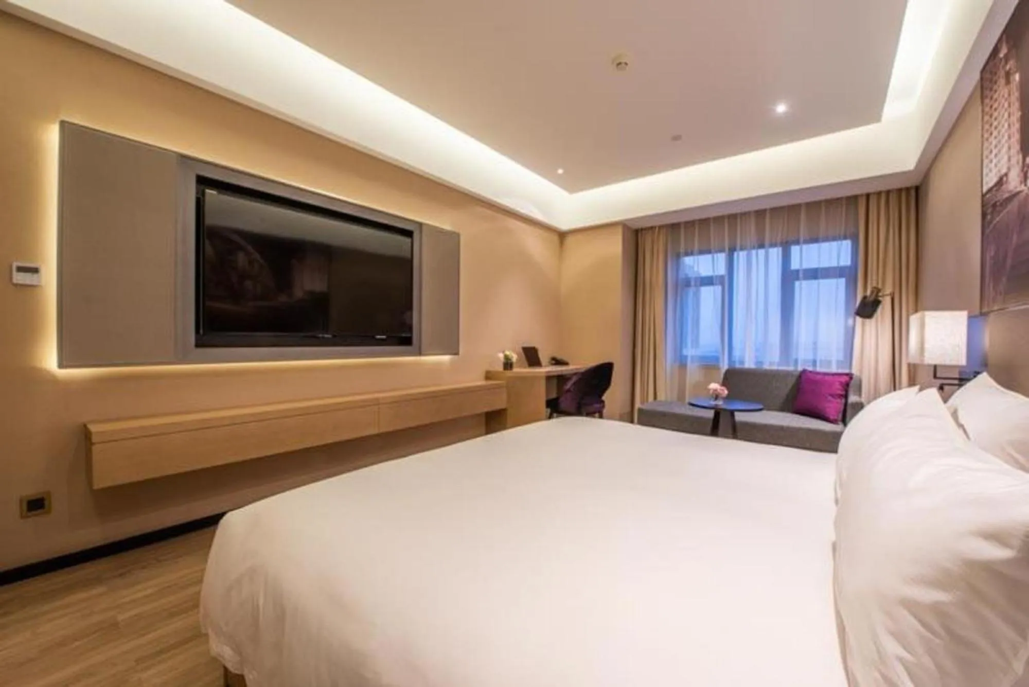 Photo of the whole room, Bed in Mercure Shanghai Jiuting