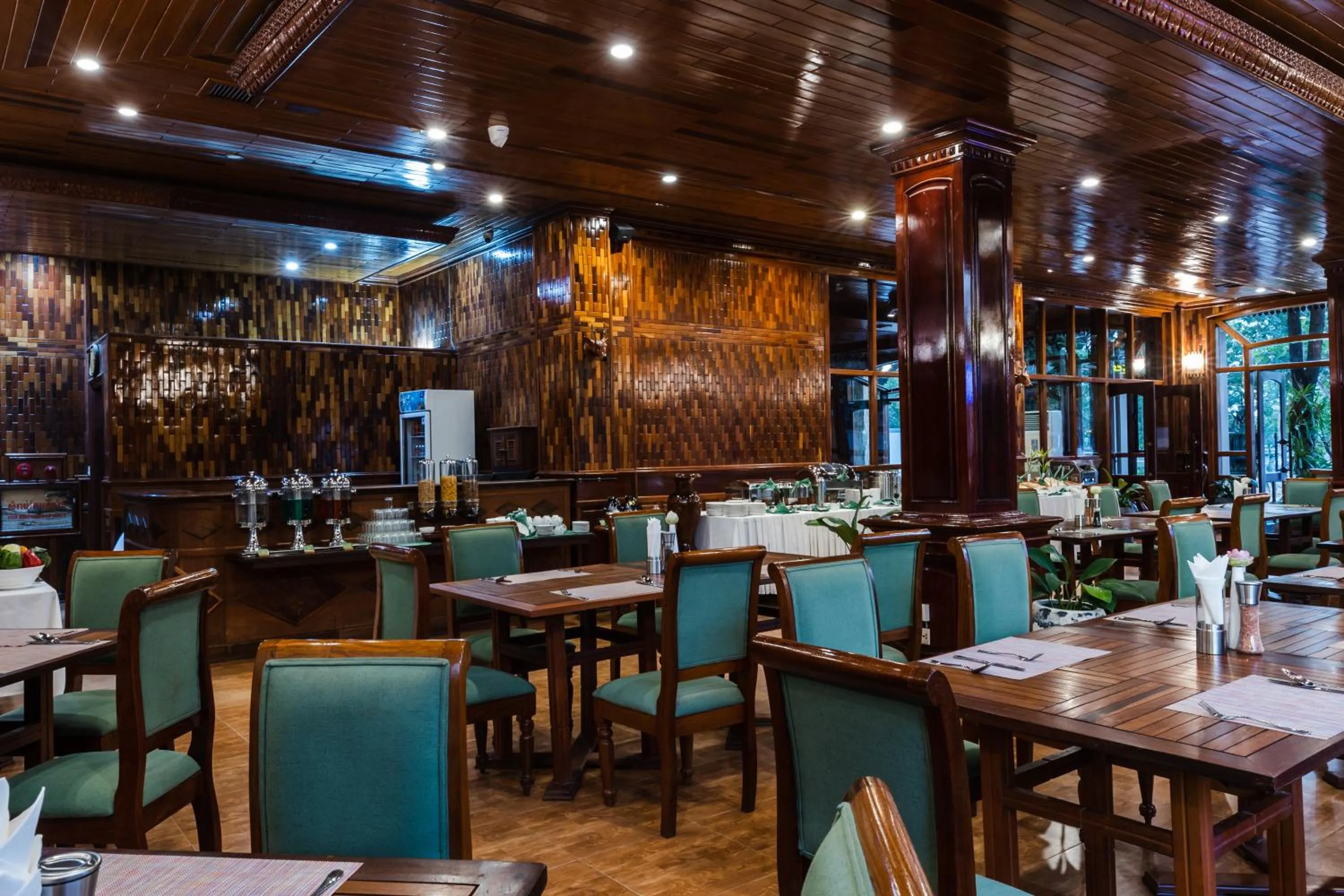 Restaurant/places to eat in Pierre Hotel