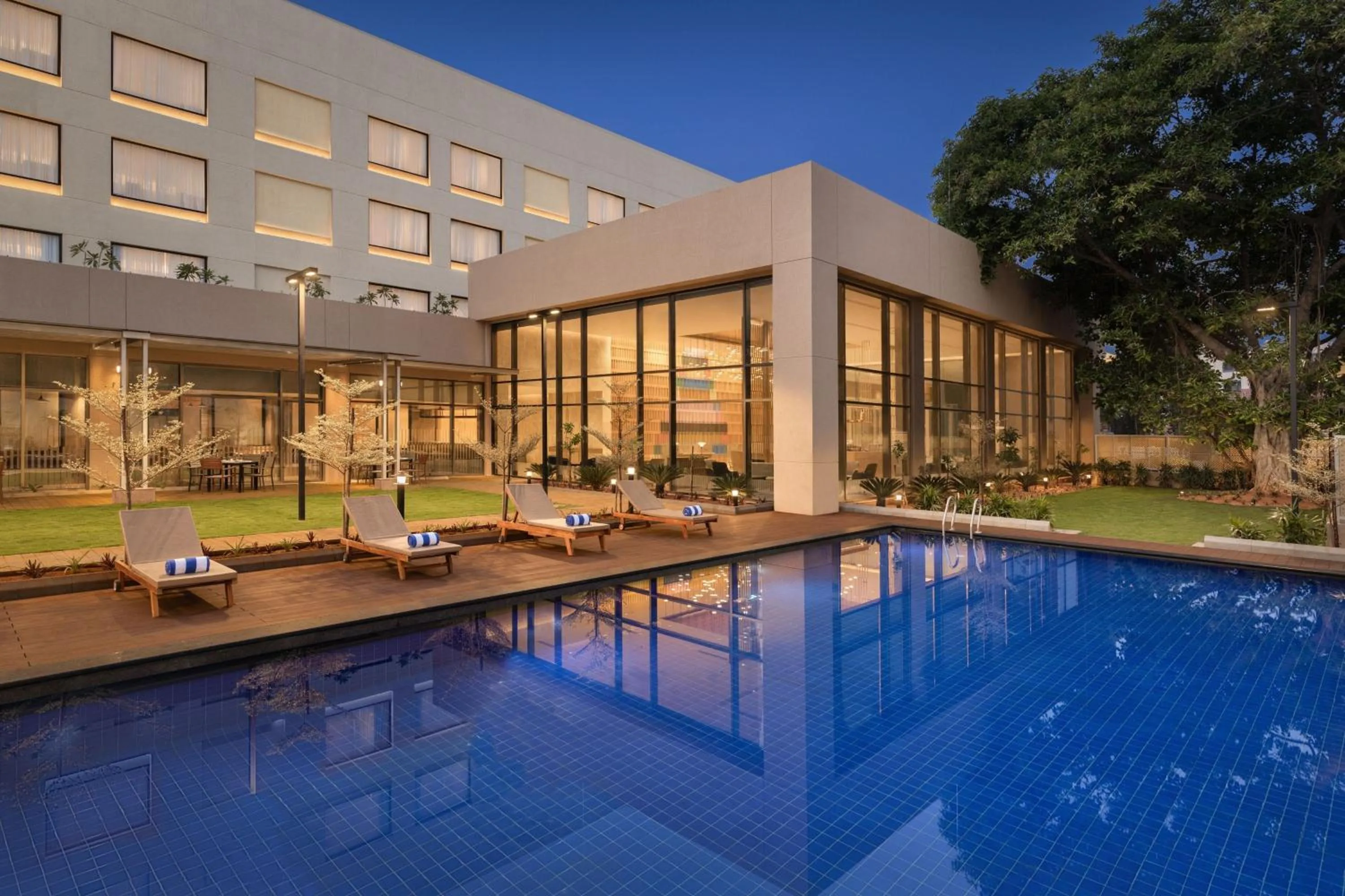 Swimming pool in Courtyard by Marriott Tiruchirappalli