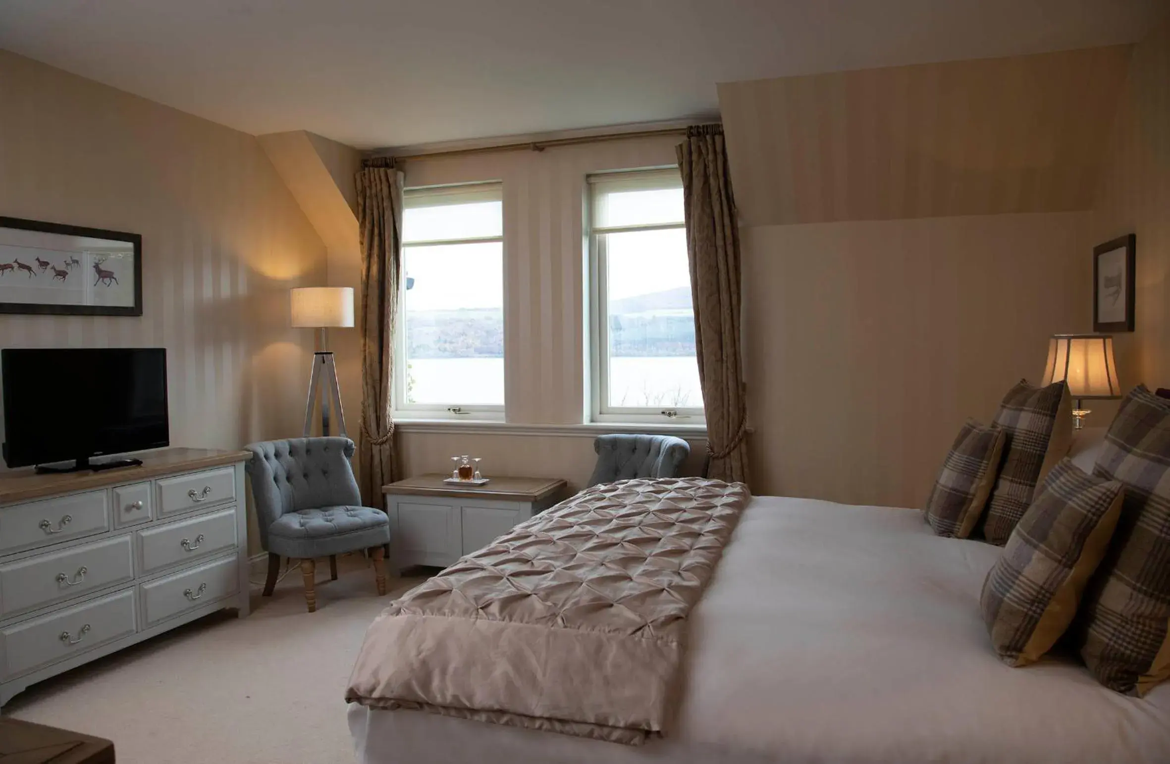 Double or Twin Room with Lake View - single occupancy in Loch Ness Lodge Double or Twin Room with Lake View - single occupancy in Loch Ness Lodge