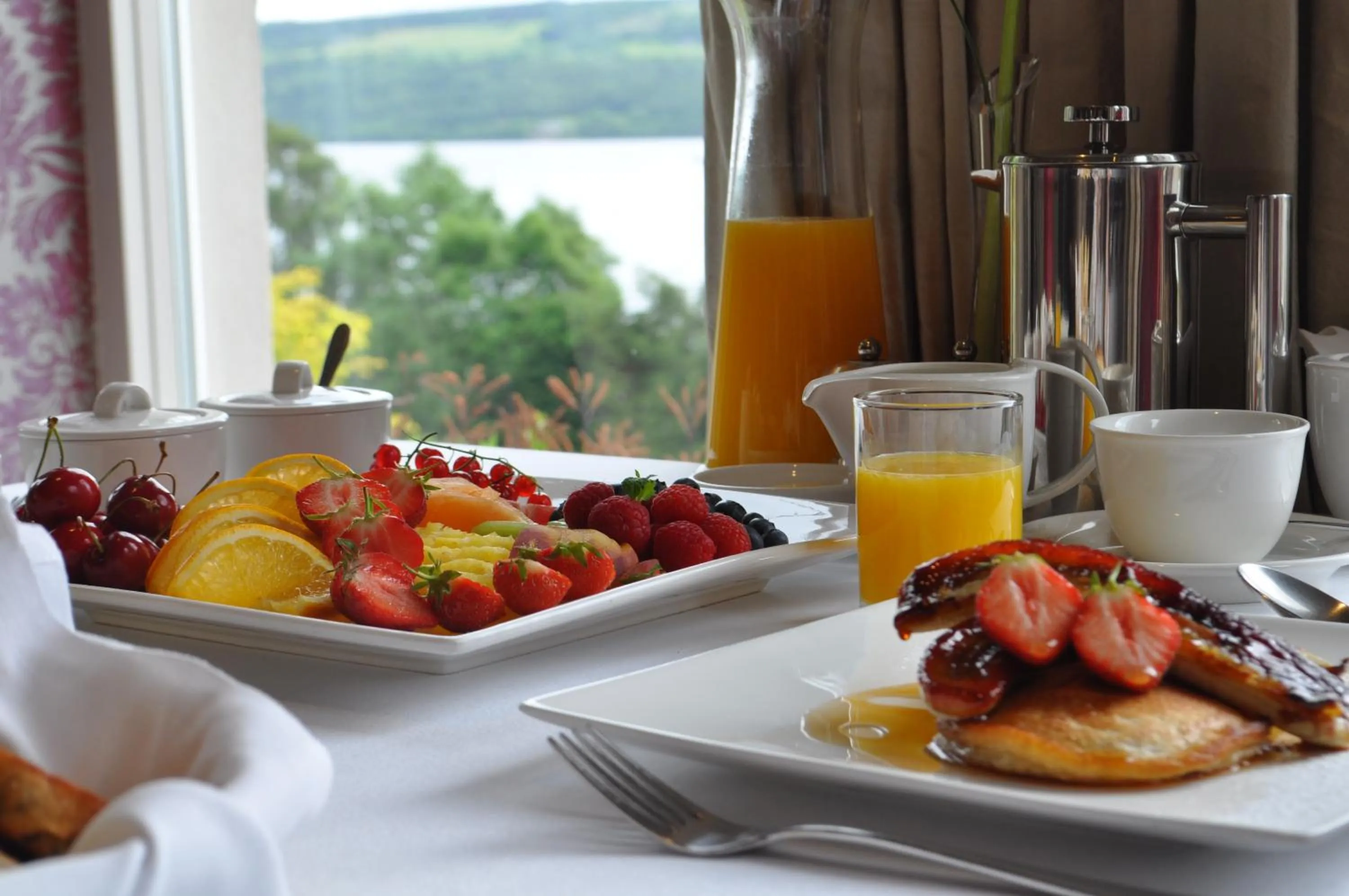 Breakfast in Loch Ness Lodge