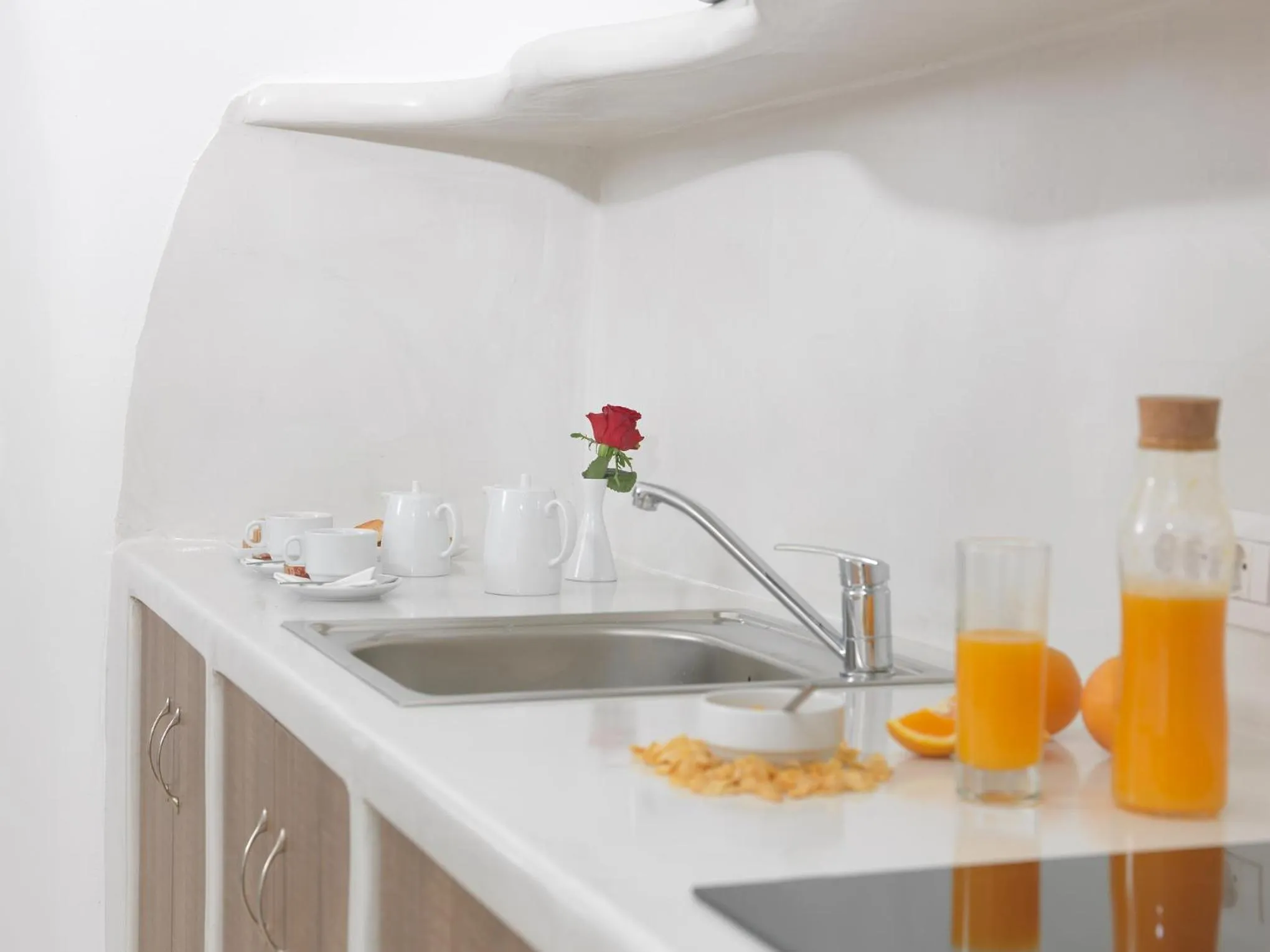 Breakfast in Drops Cave Houses