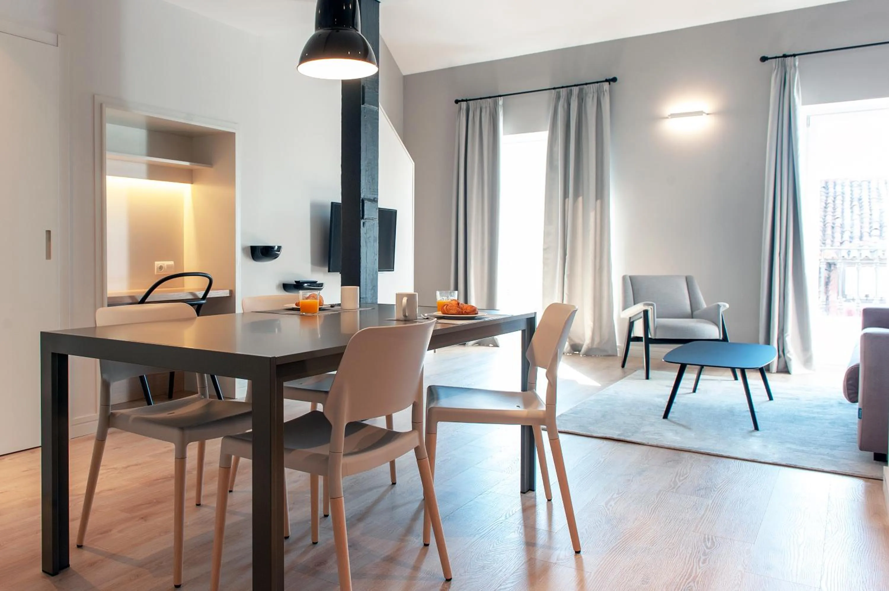 Kitchen or kitchenette in MH Apartments Central Madrid