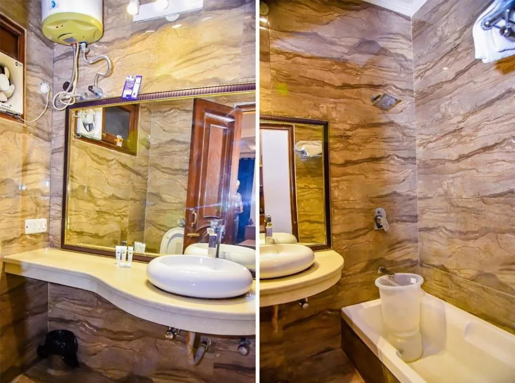 Bathroom in Hotel CJ International