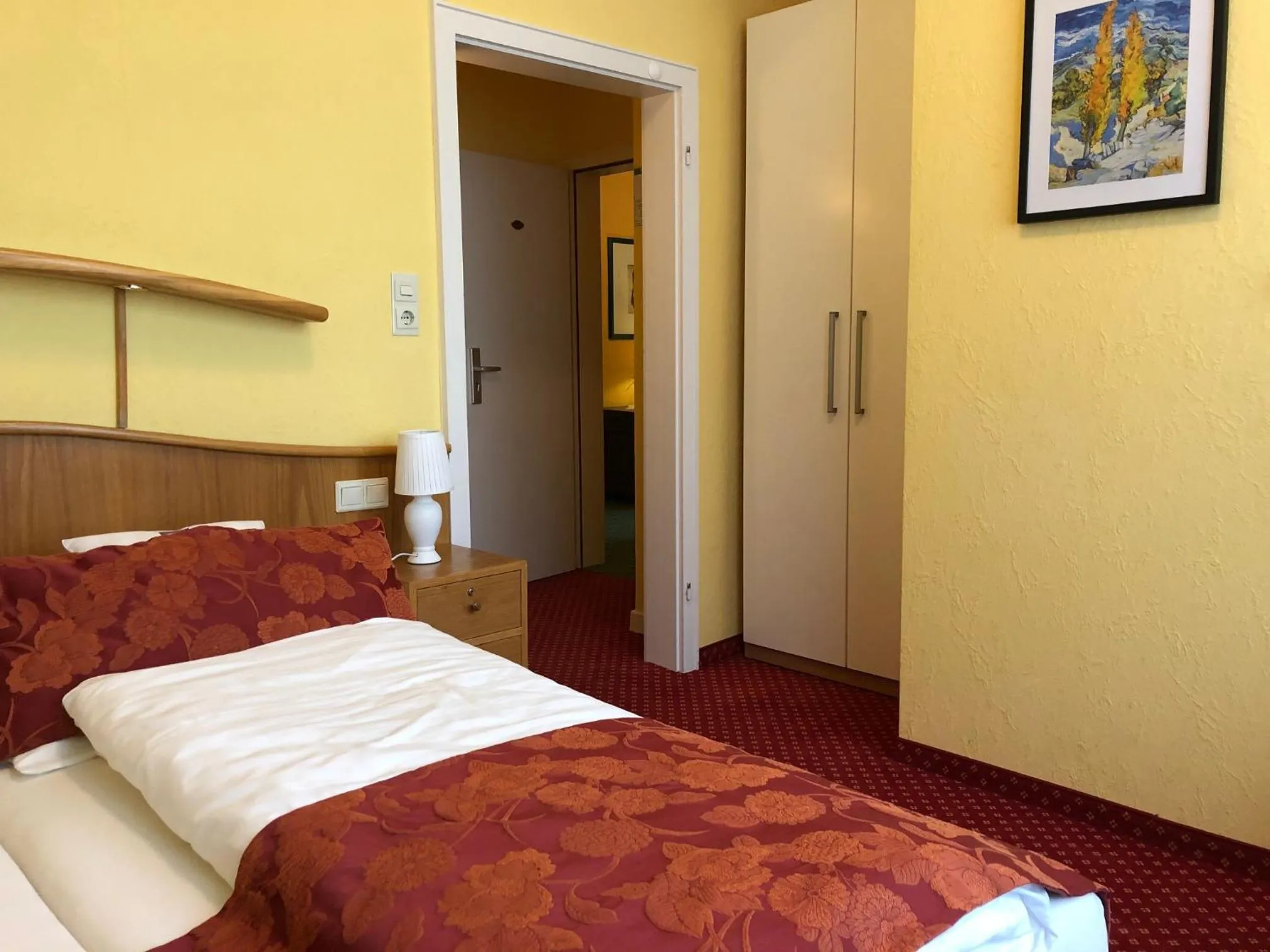 Photo of the whole room, Bed in Thermen Hotel Pension Villa Holstein