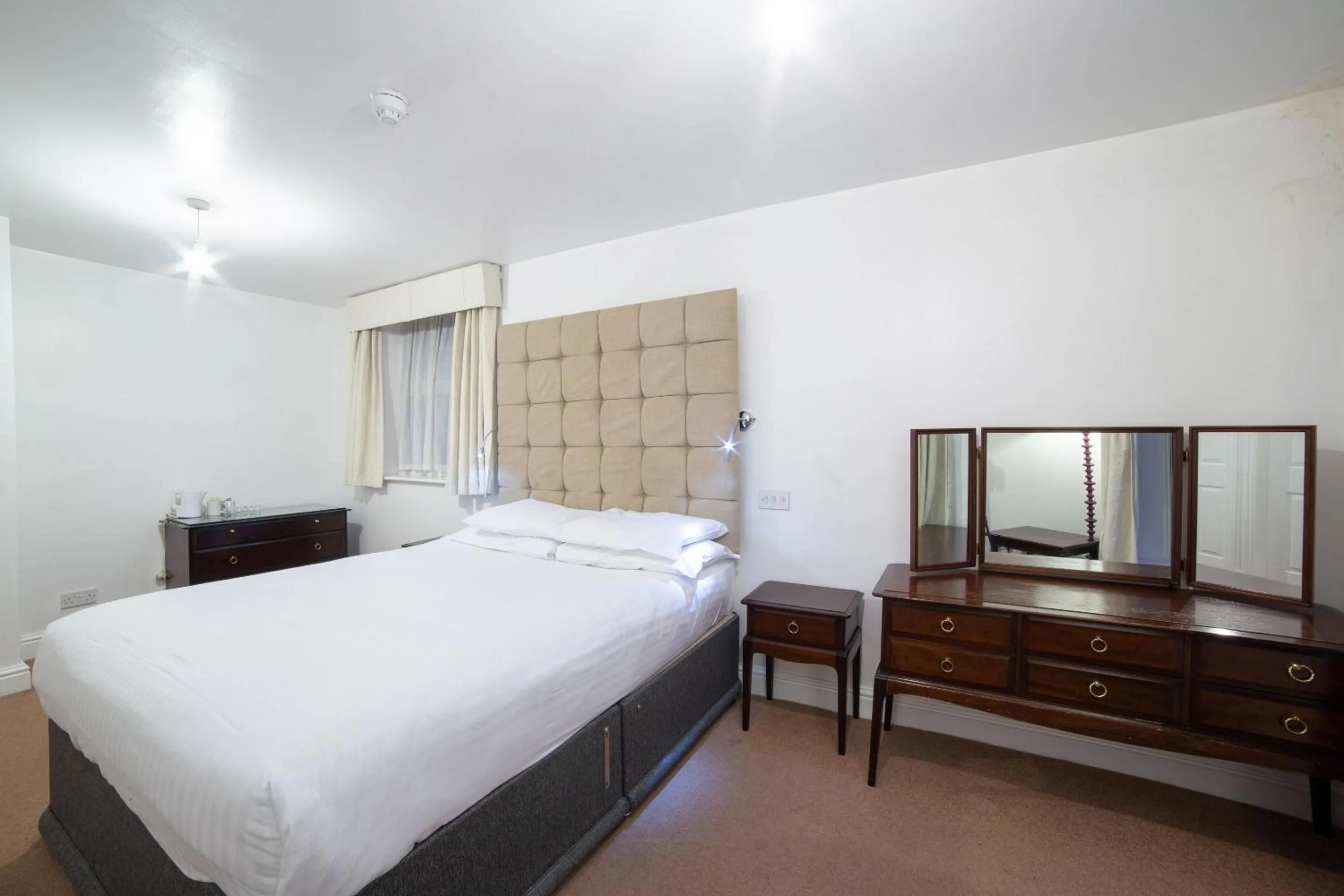 Bedroom in George Hotel, Burslem, Stoke-on-Trent