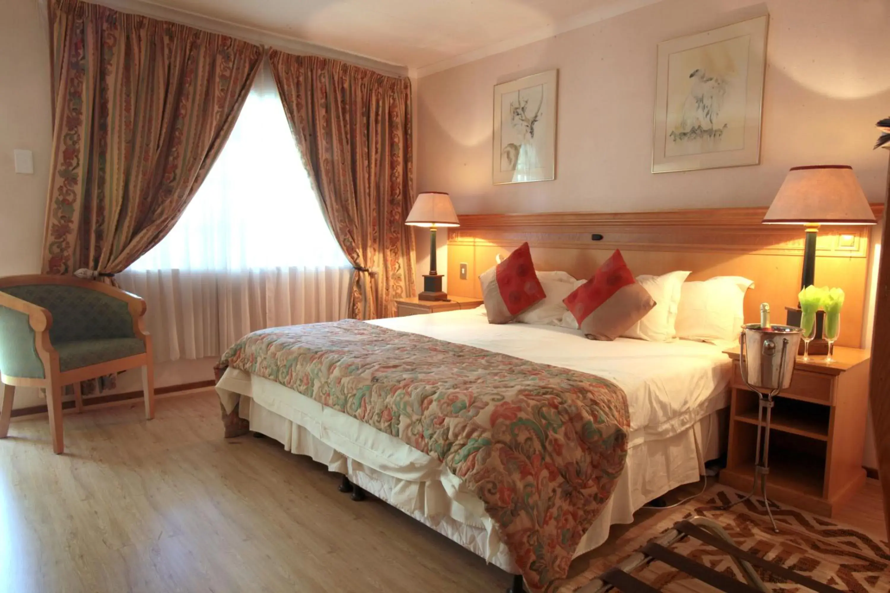 Twin/Double Room - single occupancy in Shamrock Arms Guest Lodge Twin/Double Room - single occupancy in Shamrock Arms Guest Lodge