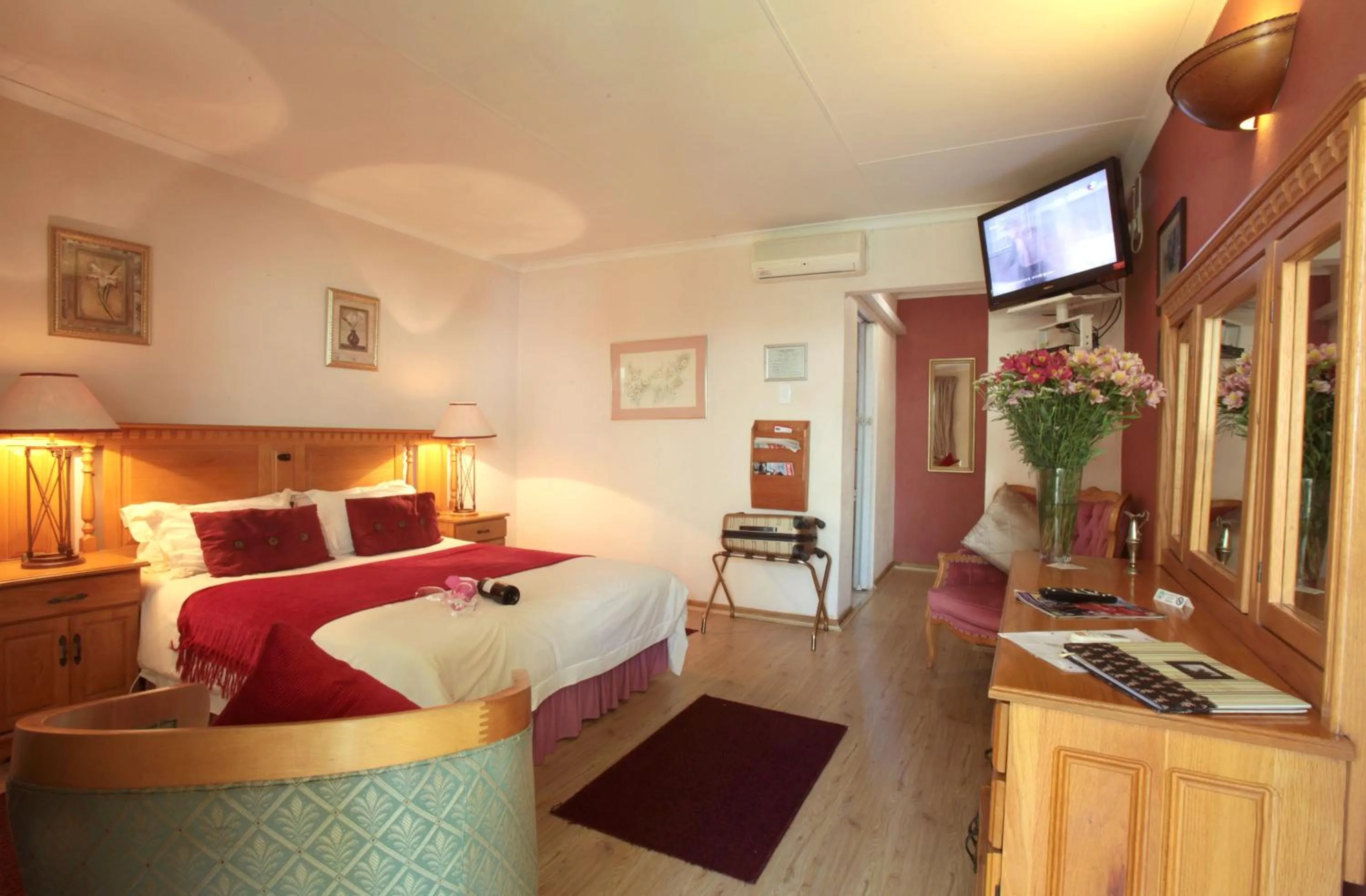 Photo of the whole room in Shamrock Arms Guest Lodge