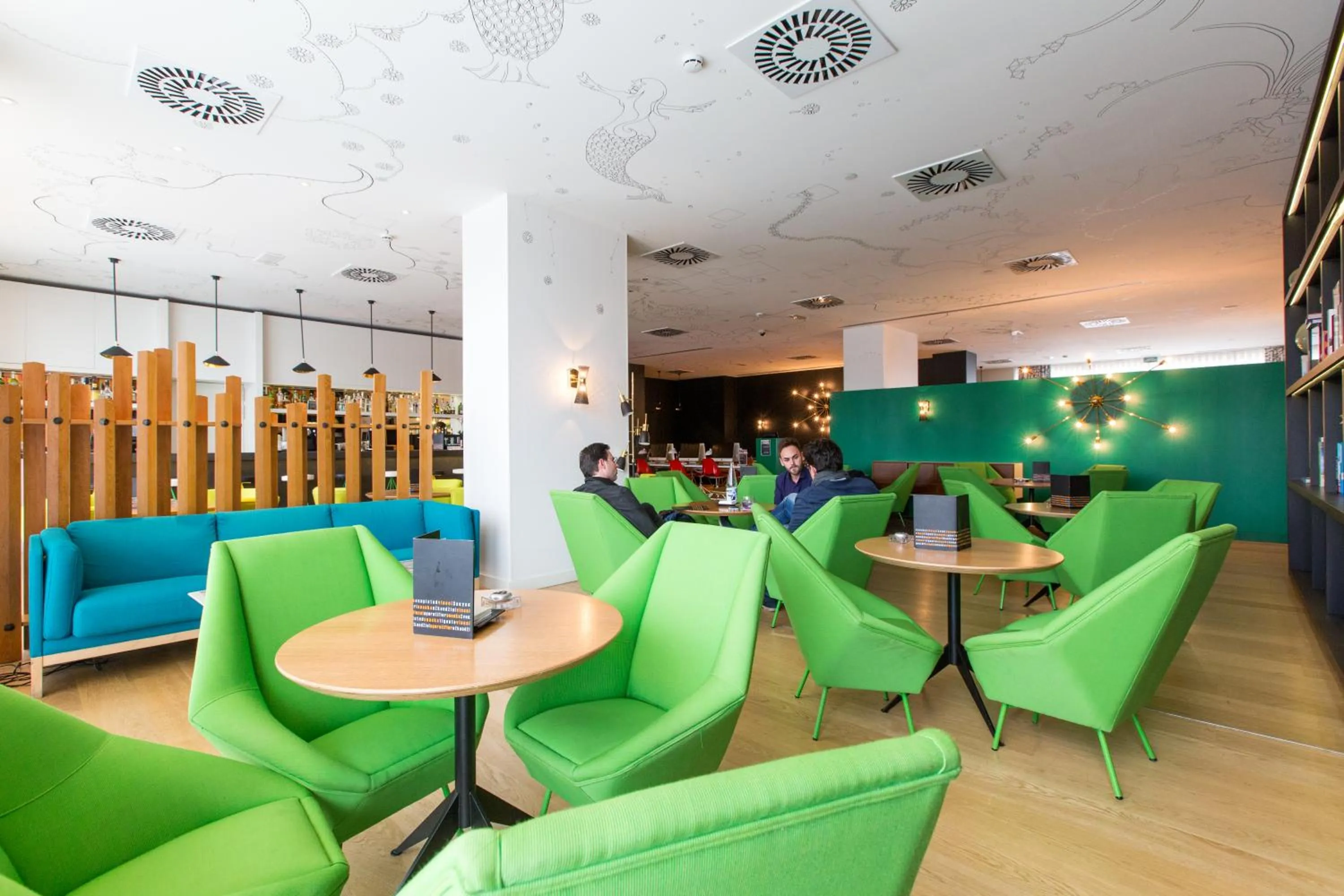 Restaurant/places to eat in Vincci Bit