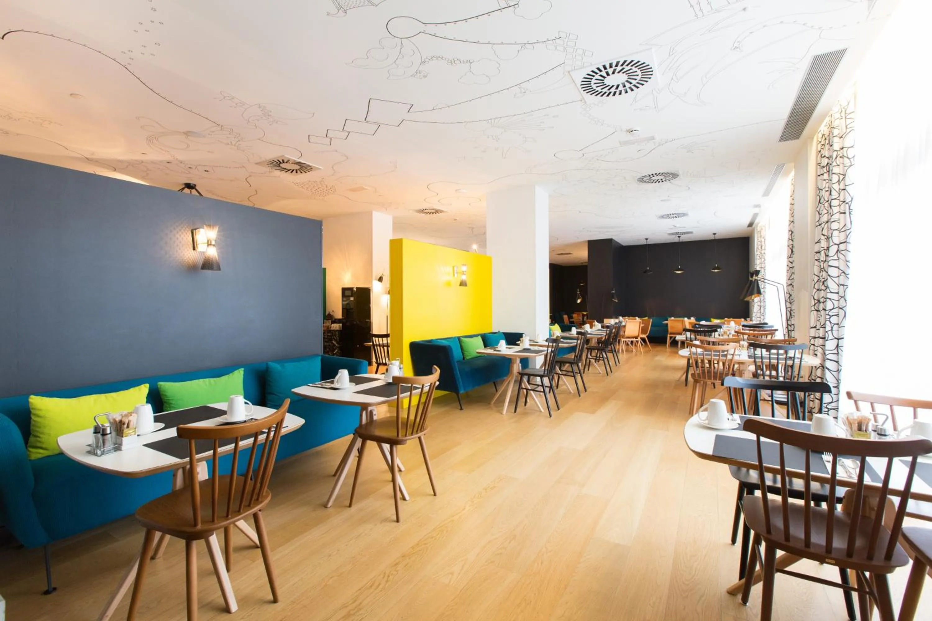 Restaurant/places to eat in Vincci Bit