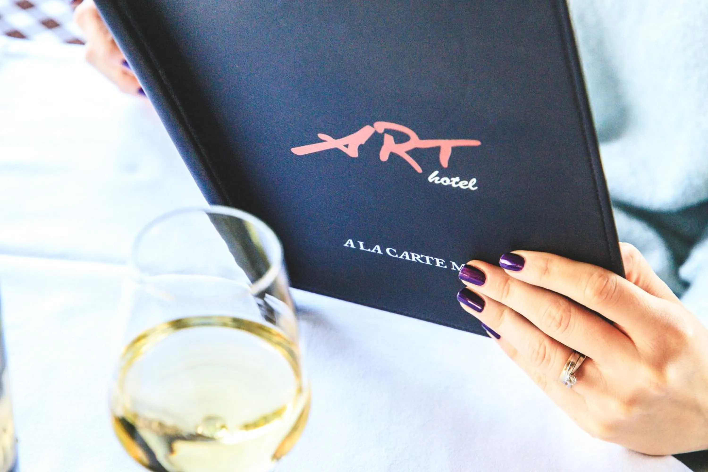 Restaurant/places to eat in Art Hotel