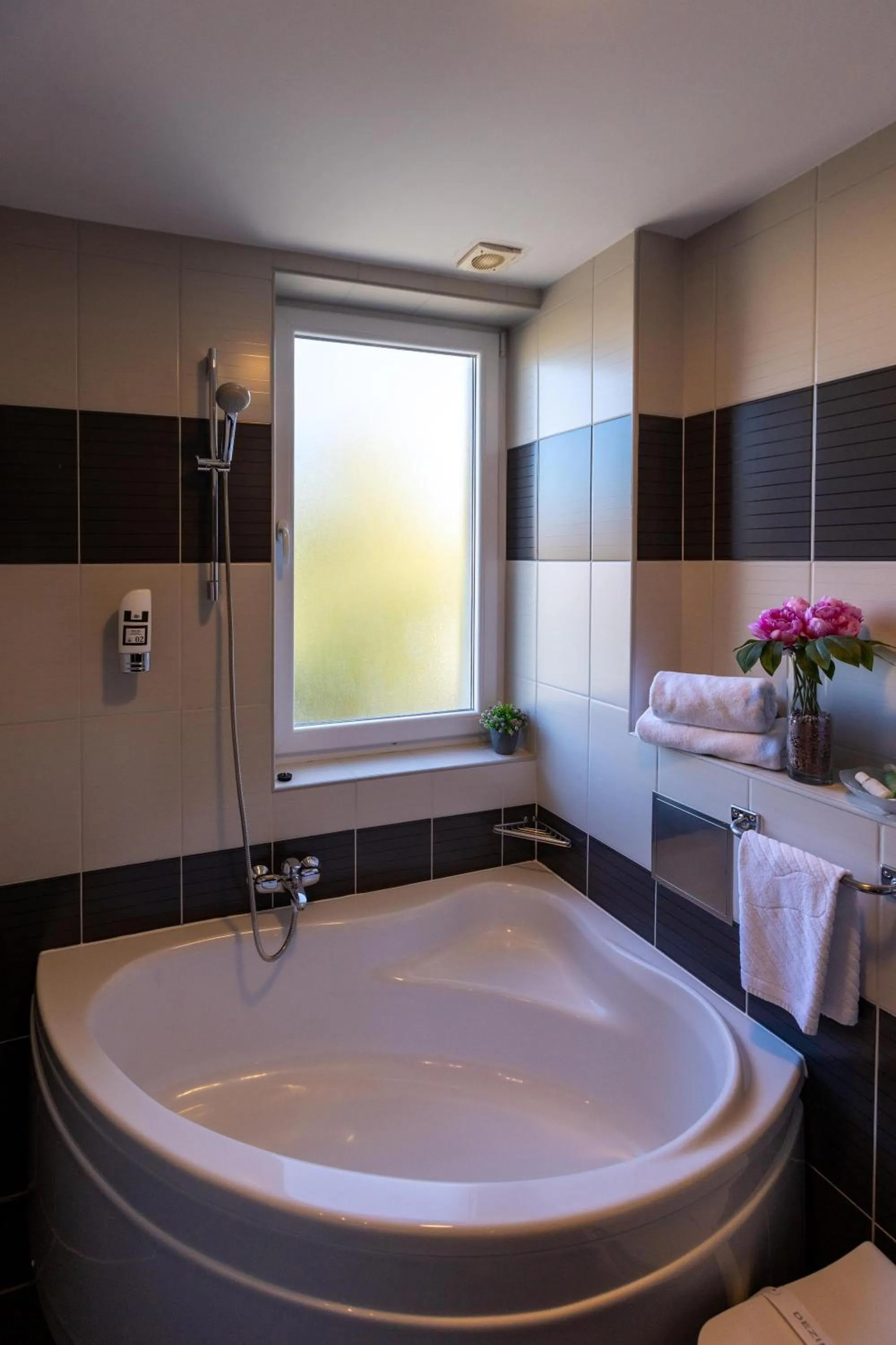 Bathroom, Bed in Art Hotel