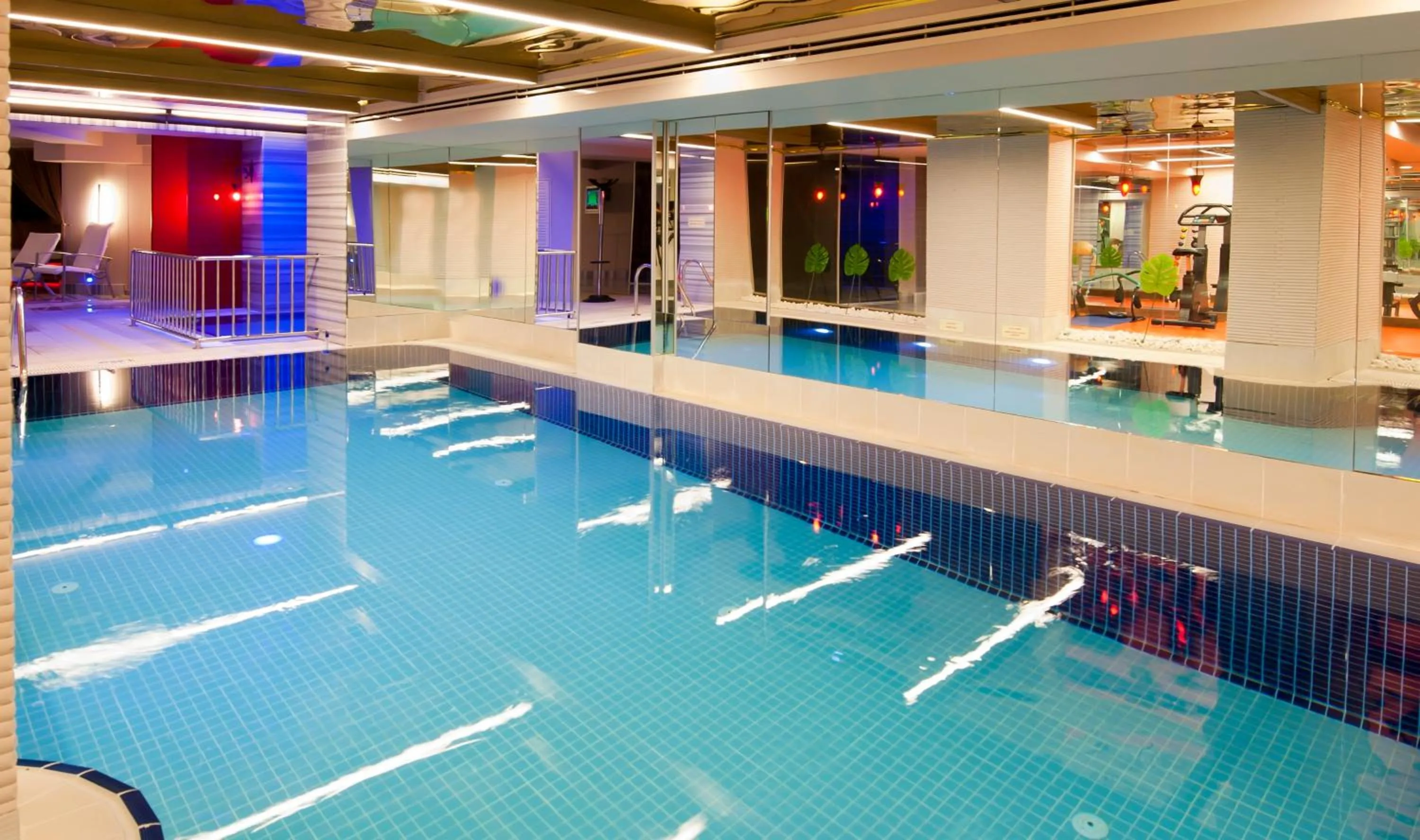 Swimming Pool in Yasmak Comfort Hotel