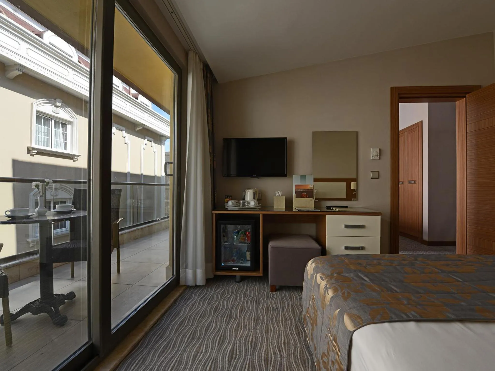 Bedroom, TV/Entertainment Center in Yasmak Comfort Hotel