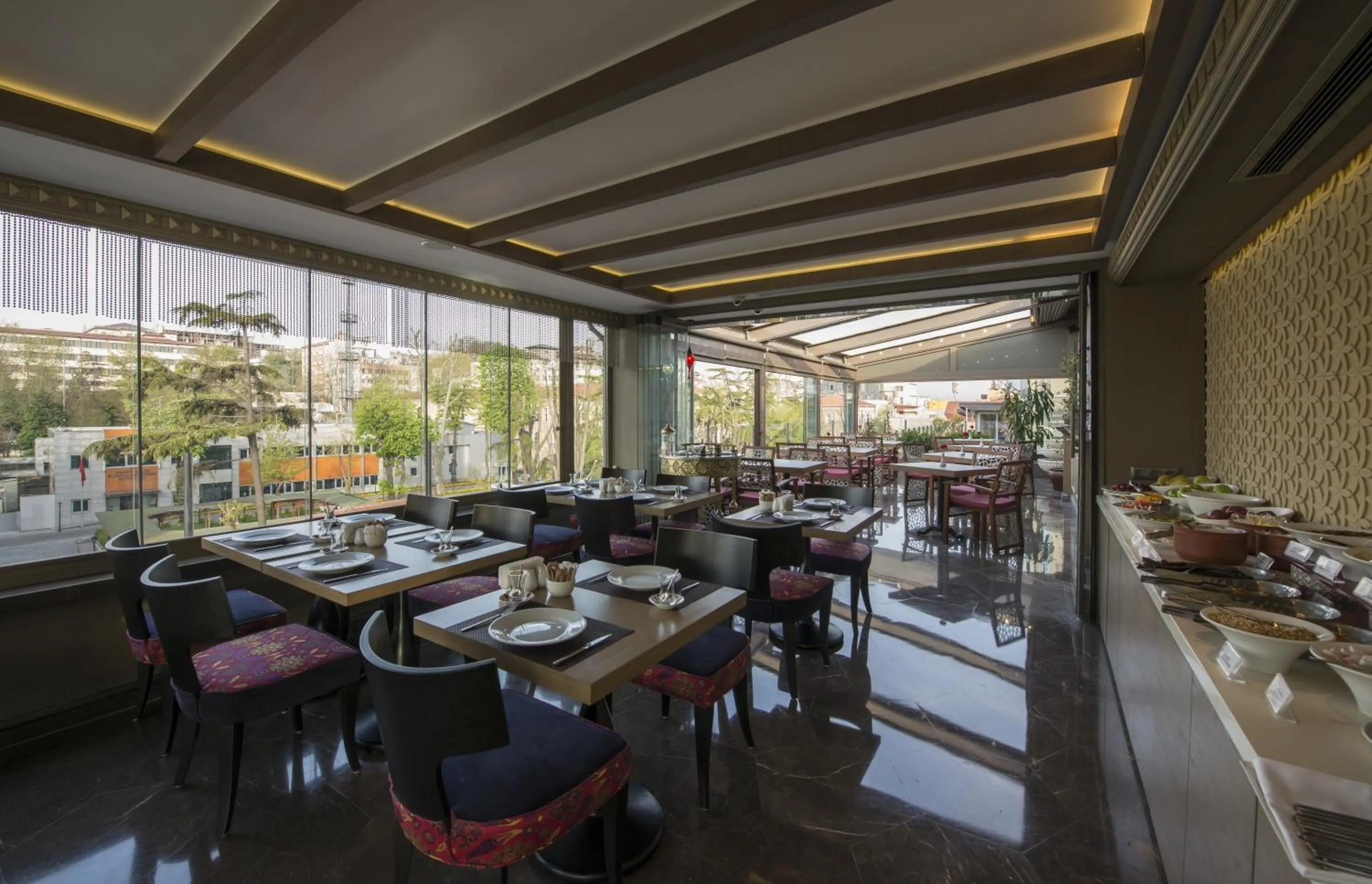 Restaurant/Places to Eat in Yasmak Comfort Hotel