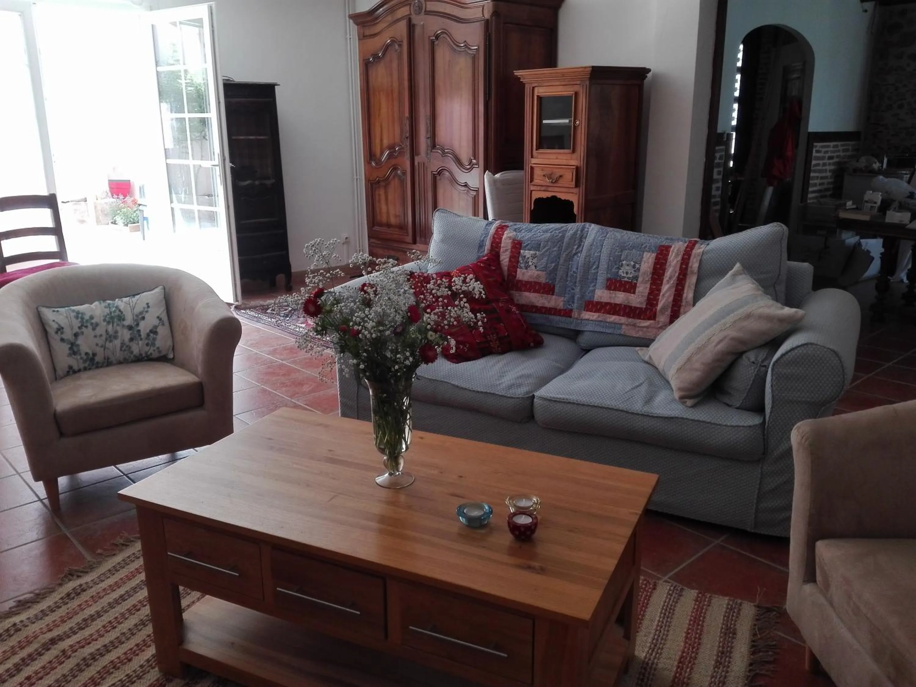 Lounge or bar in BnBinB La Cour Enchantée