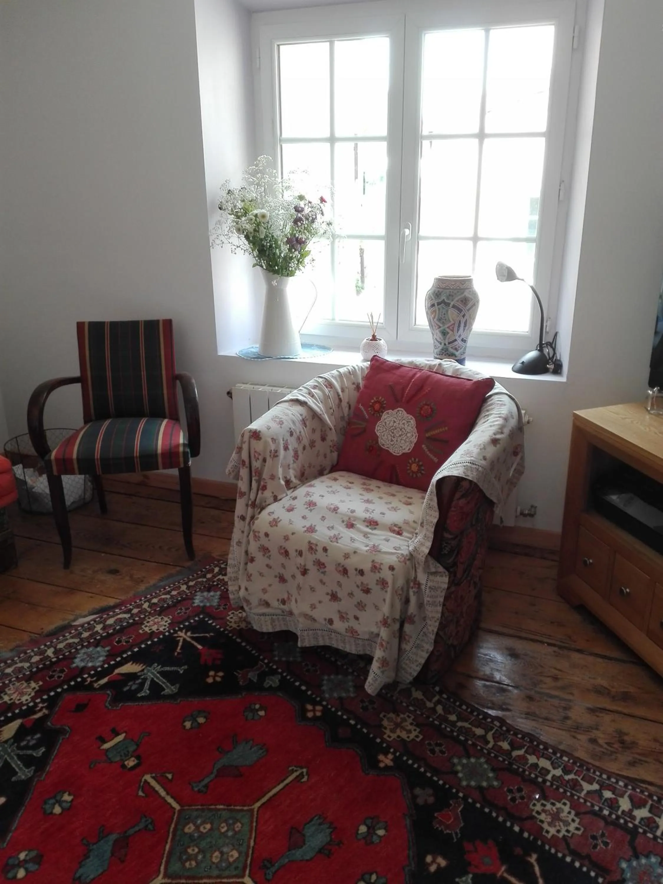 Communal lounge/ TV room in BnBinB La Cour Enchantée